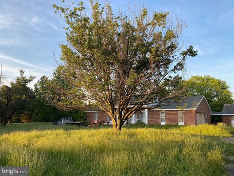 38935 JOHN WOLFORD ROAD WATERFORD VA 20197