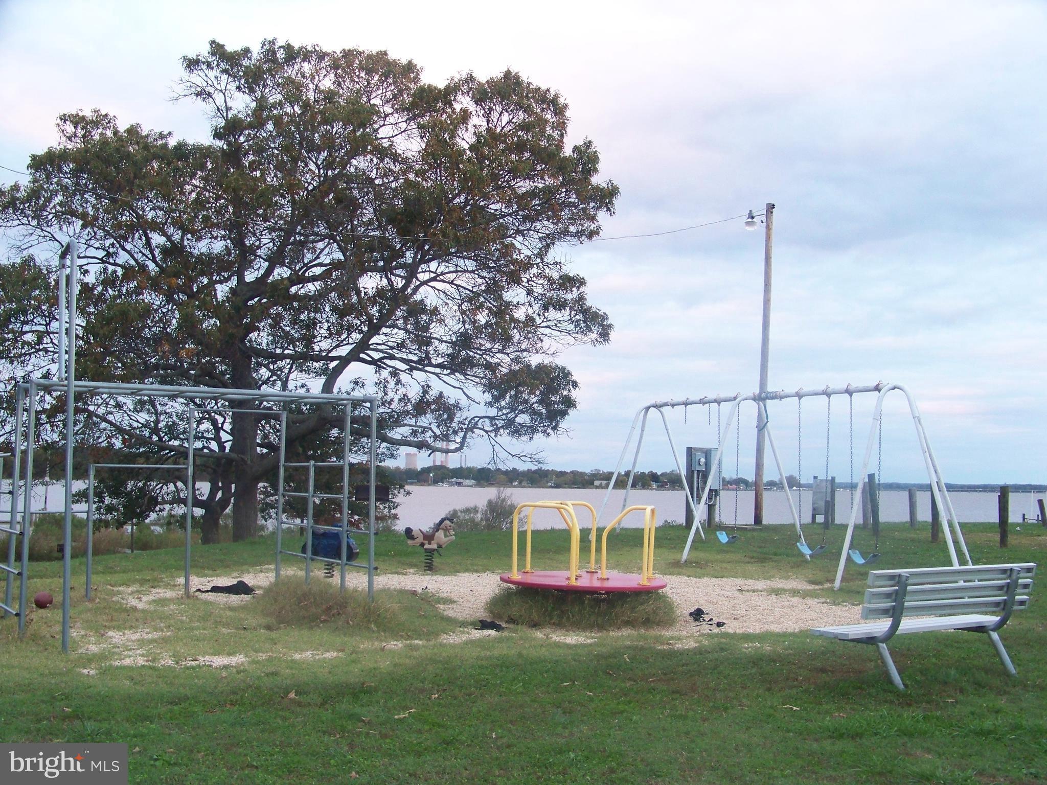 GOLDEN BEACH - Residential