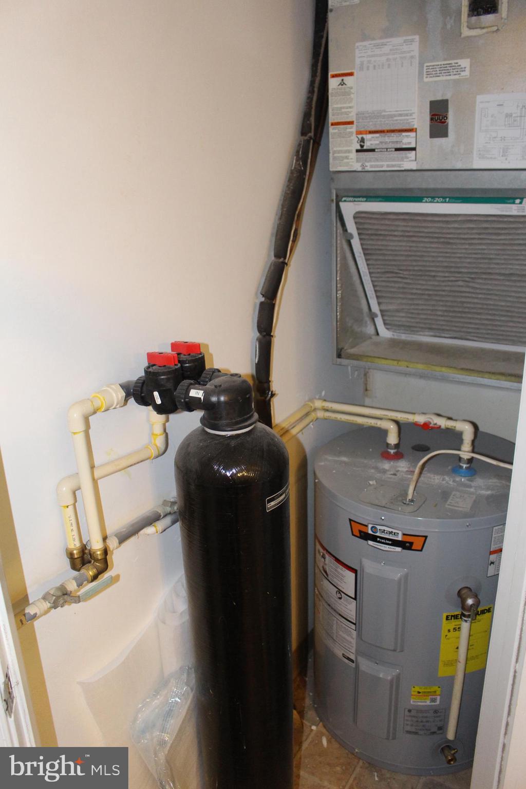 CEDAR LEE CONDOMINIUM - Residential