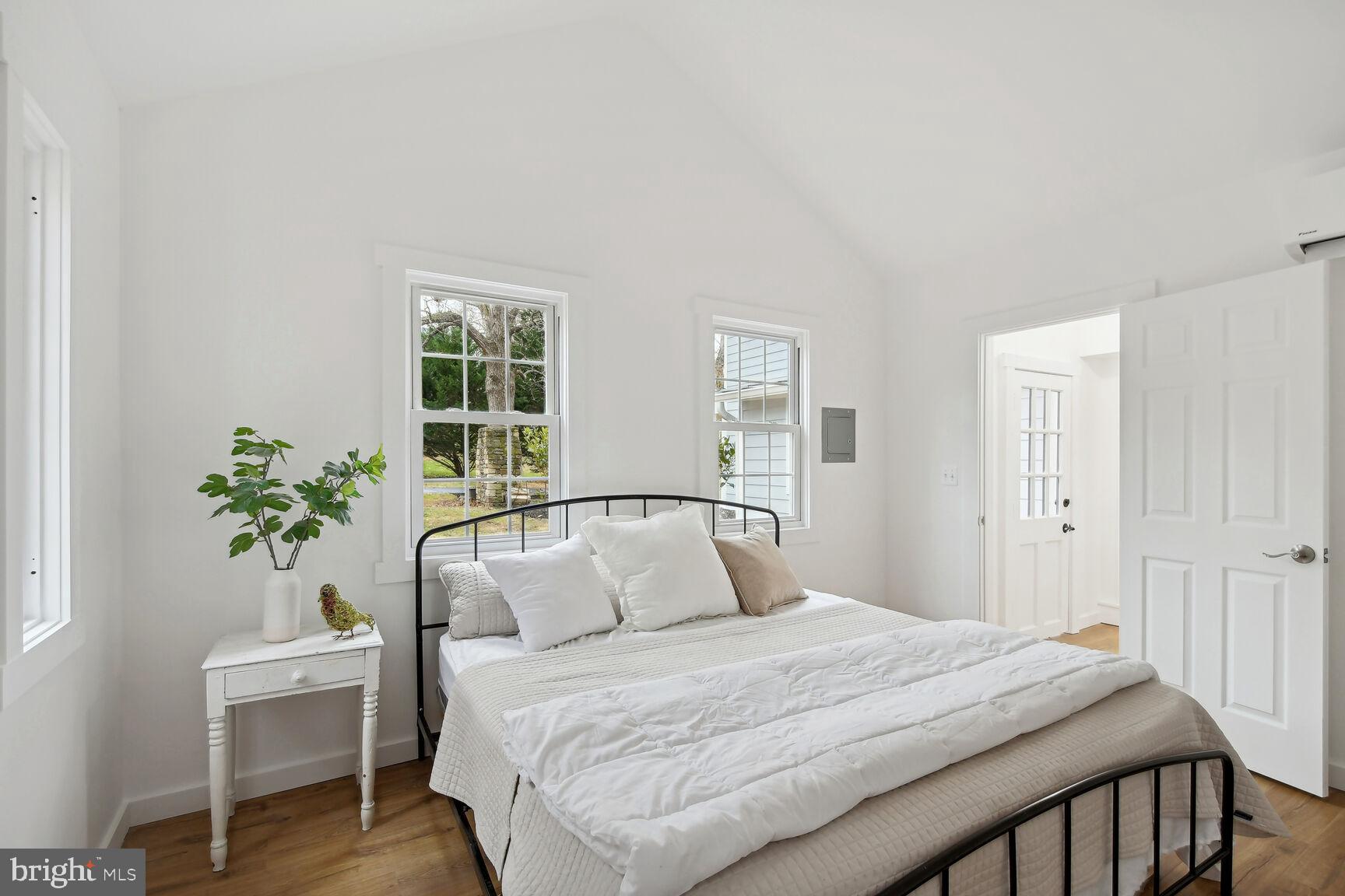 TOWN OF HAMILTON - Residential Lease