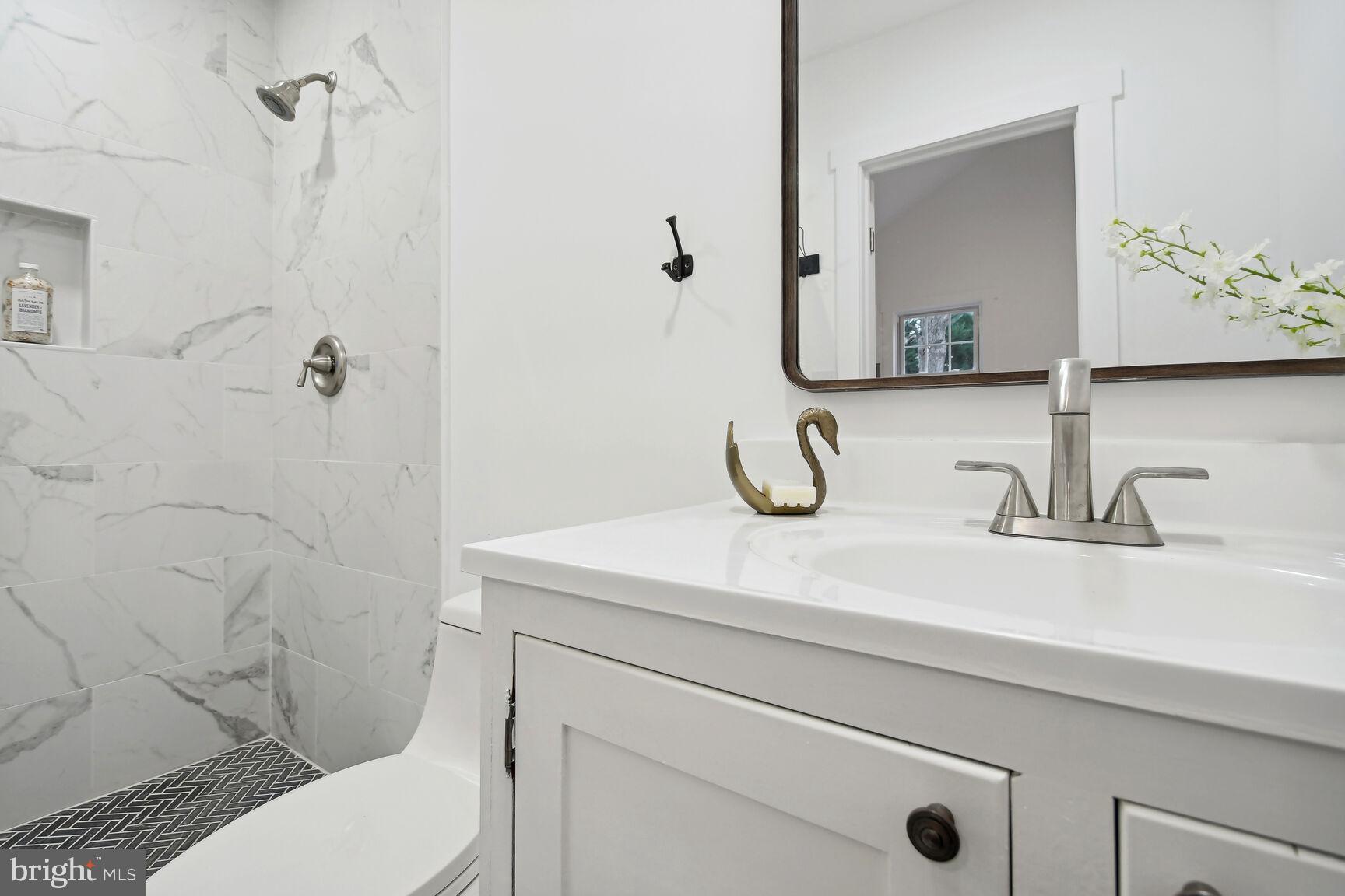 TOWN OF HAMILTON - Residential Lease