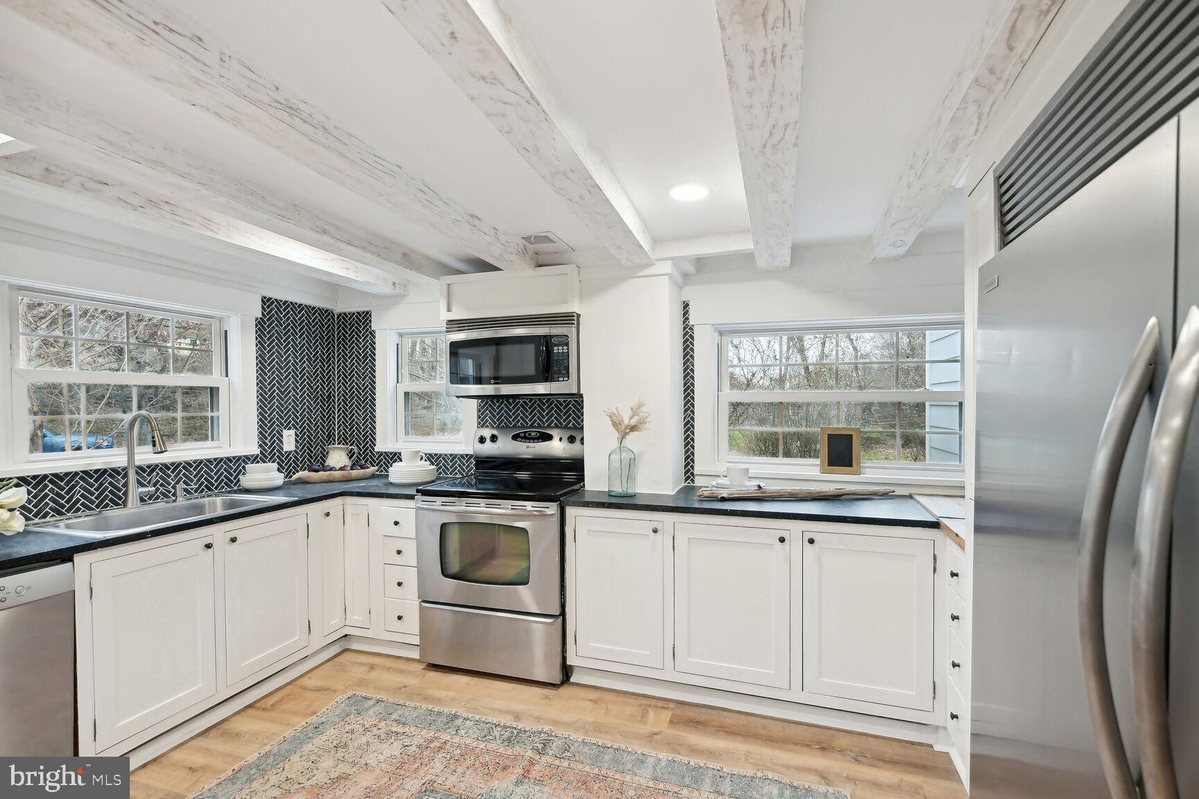 TOWN OF HAMILTON - Residential Lease