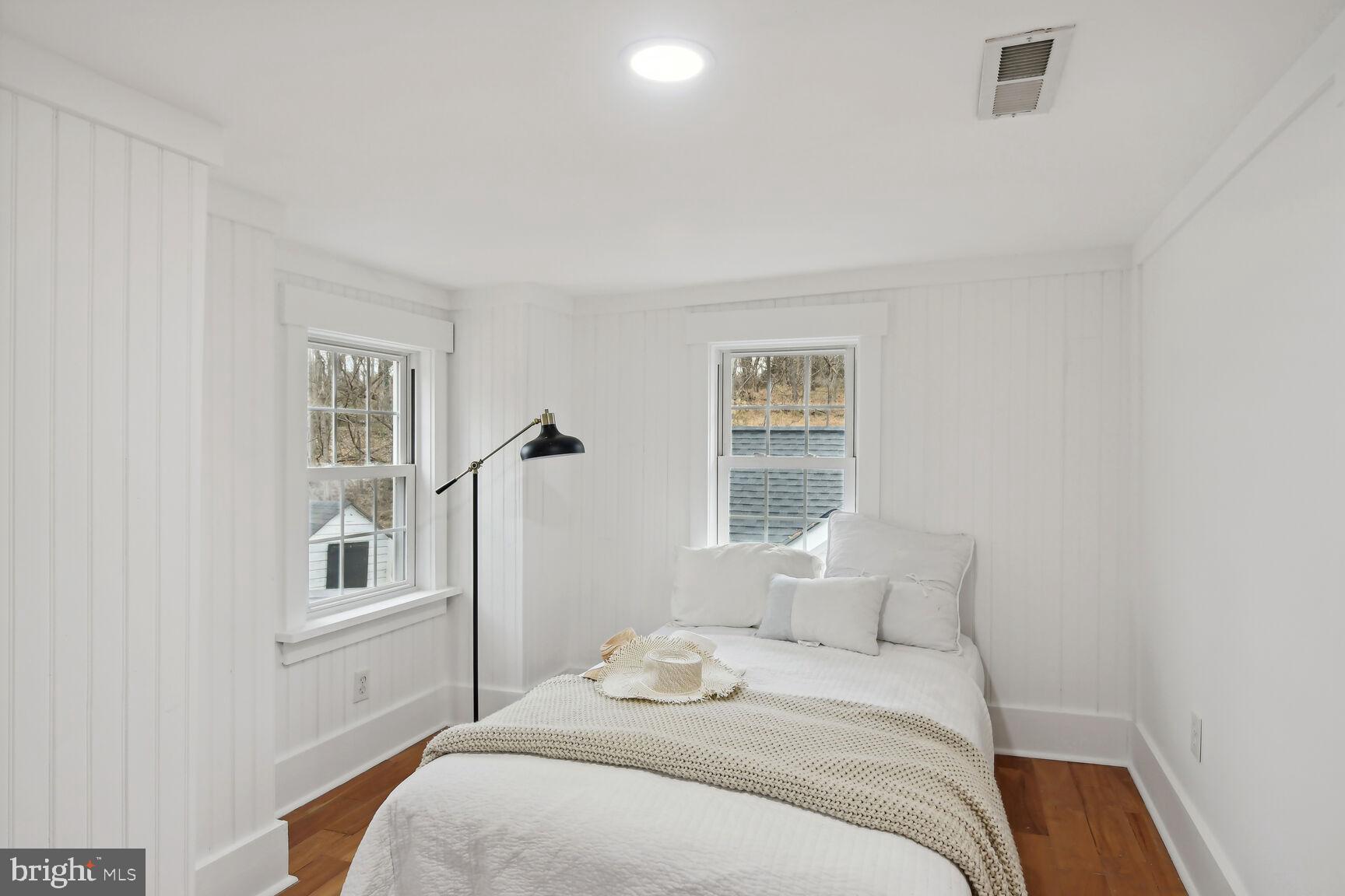 TOWN OF HAMILTON - Residential Lease