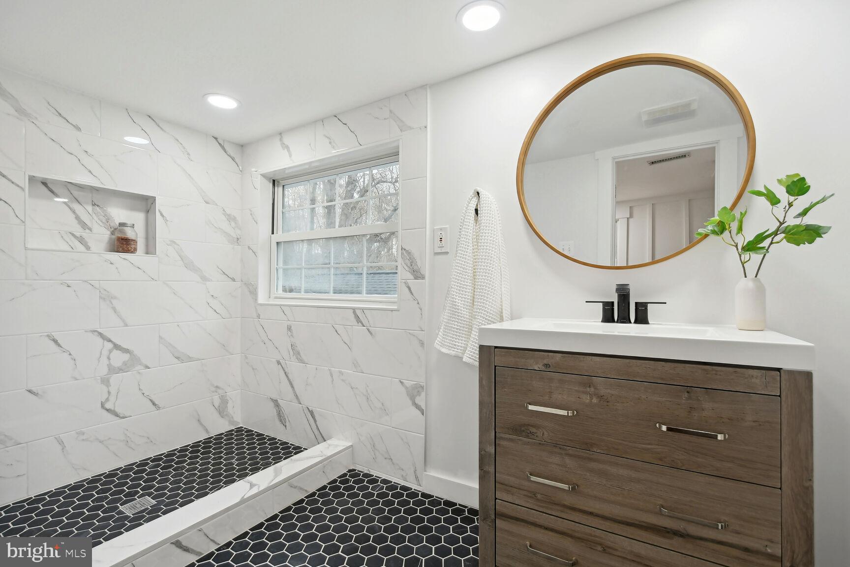 TOWN OF HAMILTON - Residential Lease