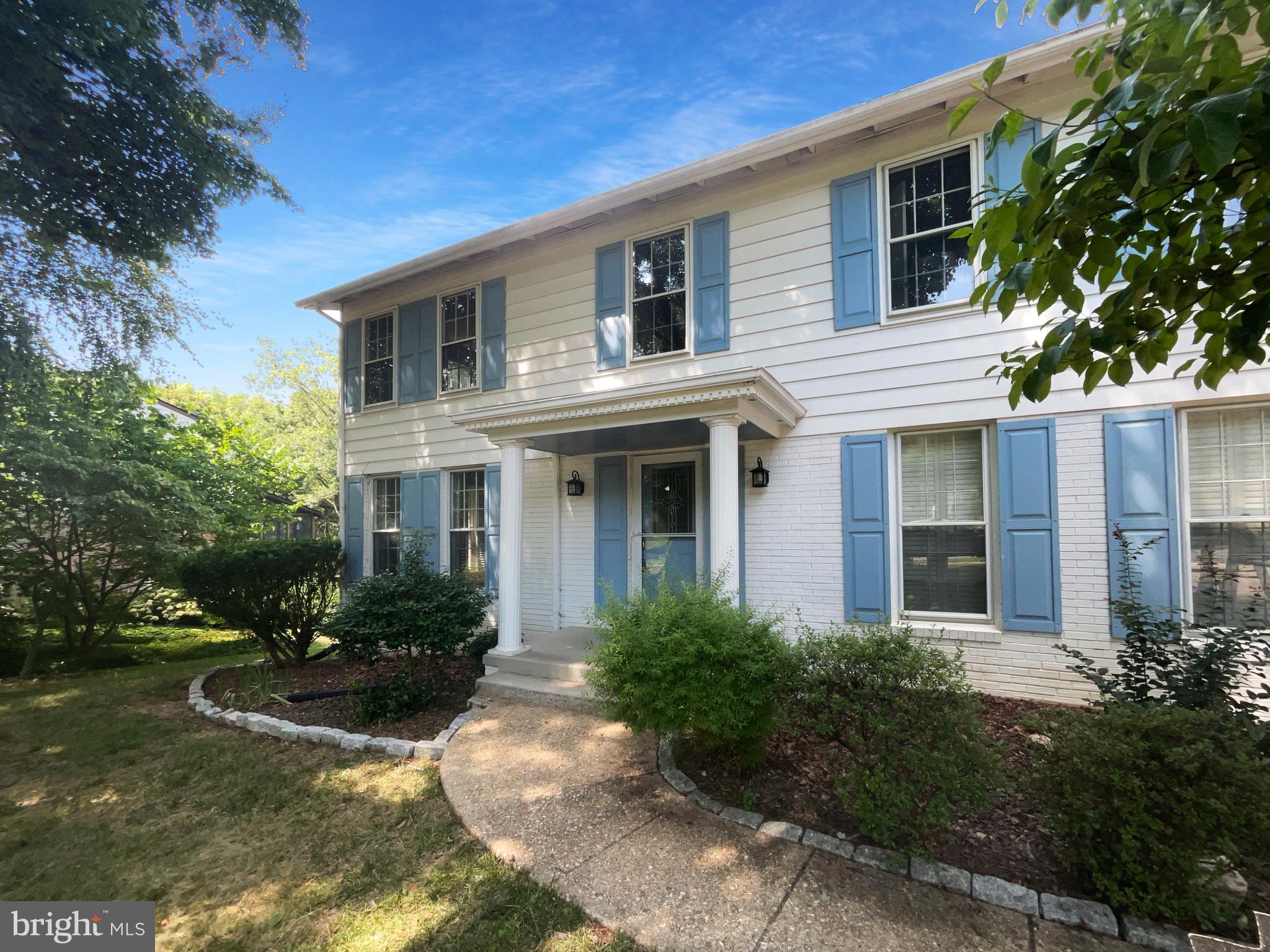 COUNTRY CLUB VIEW - Residential