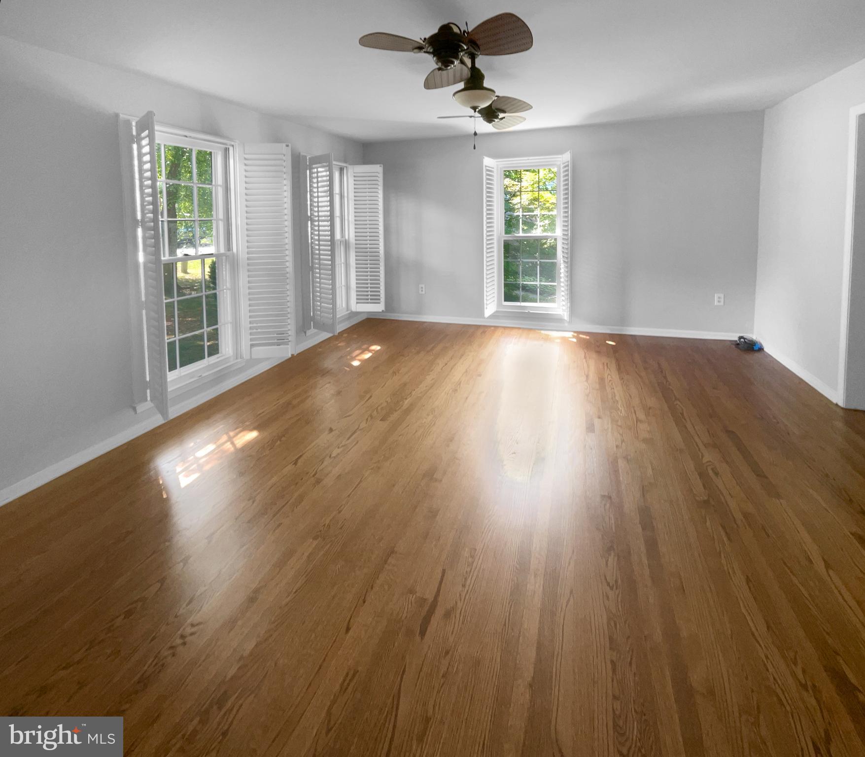 COUNTRY CLUB VIEW - Residential