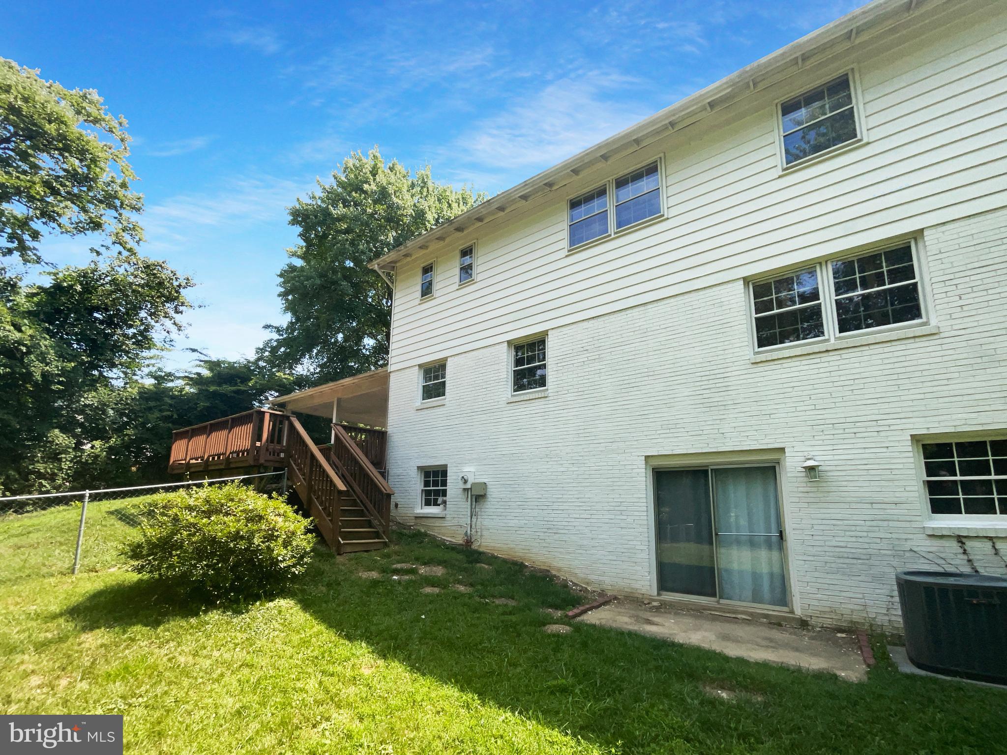 COUNTRY CLUB VIEW - Residential