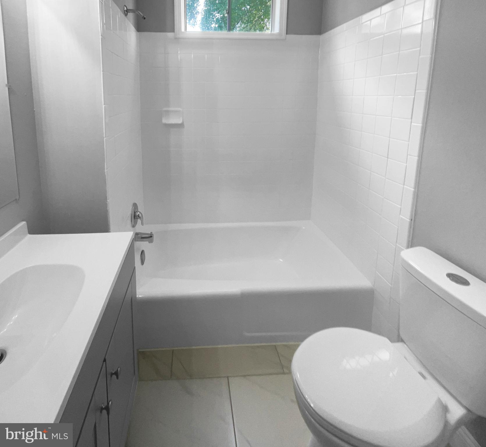 COUNTRY CLUB VIEW - Residential