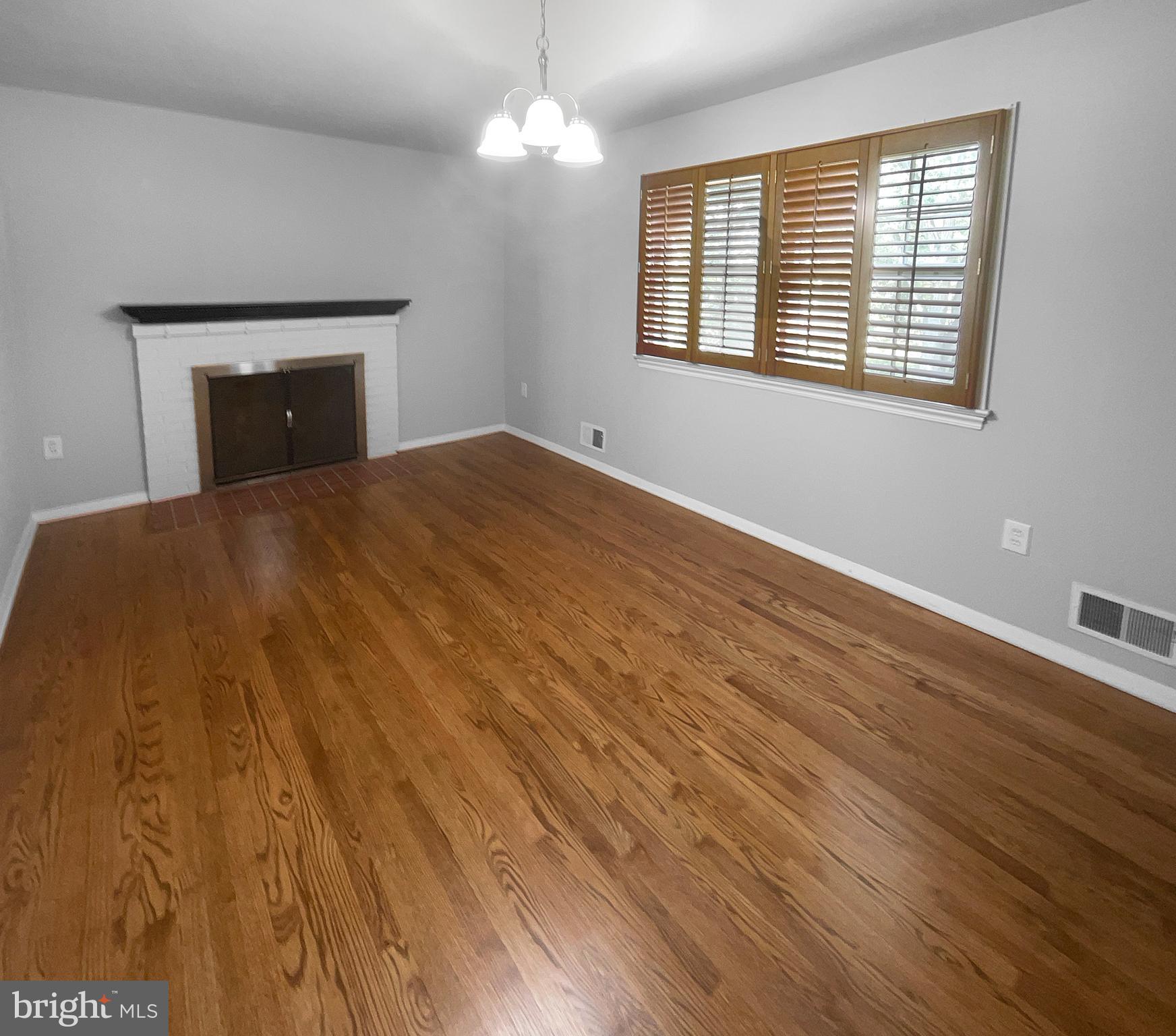 COUNTRY CLUB VIEW - Residential