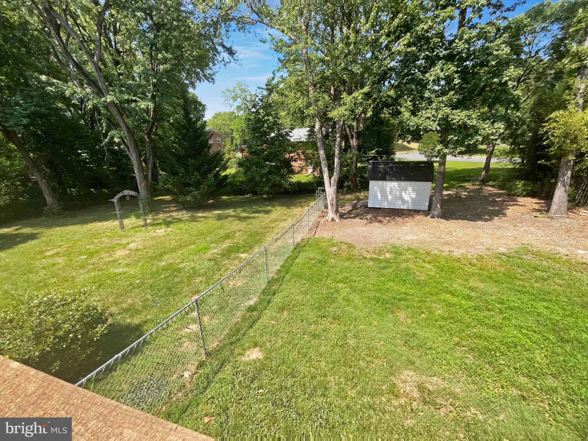 COUNTRY CLUB VIEW - Residential