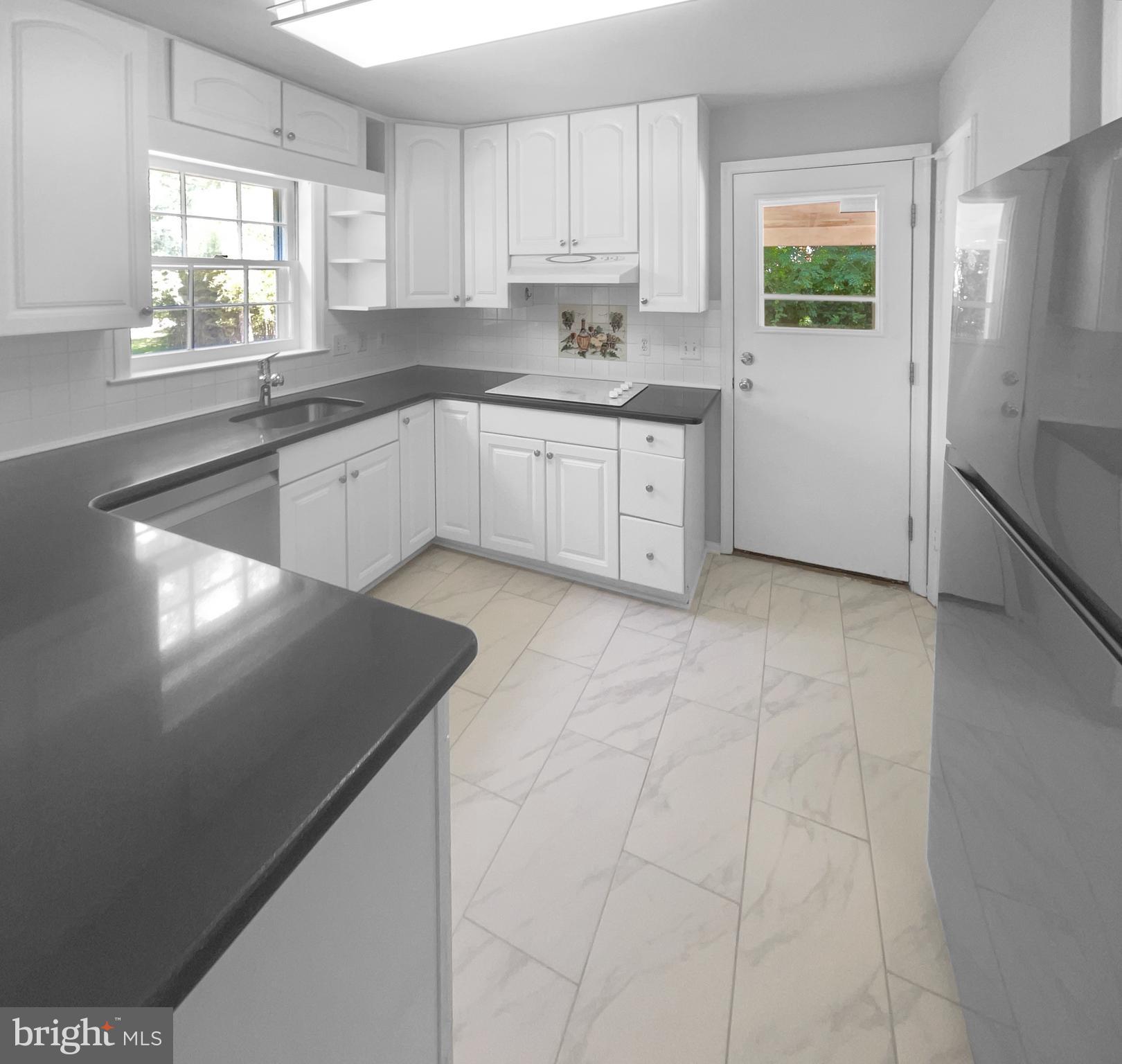 COUNTRY CLUB VIEW - Residential