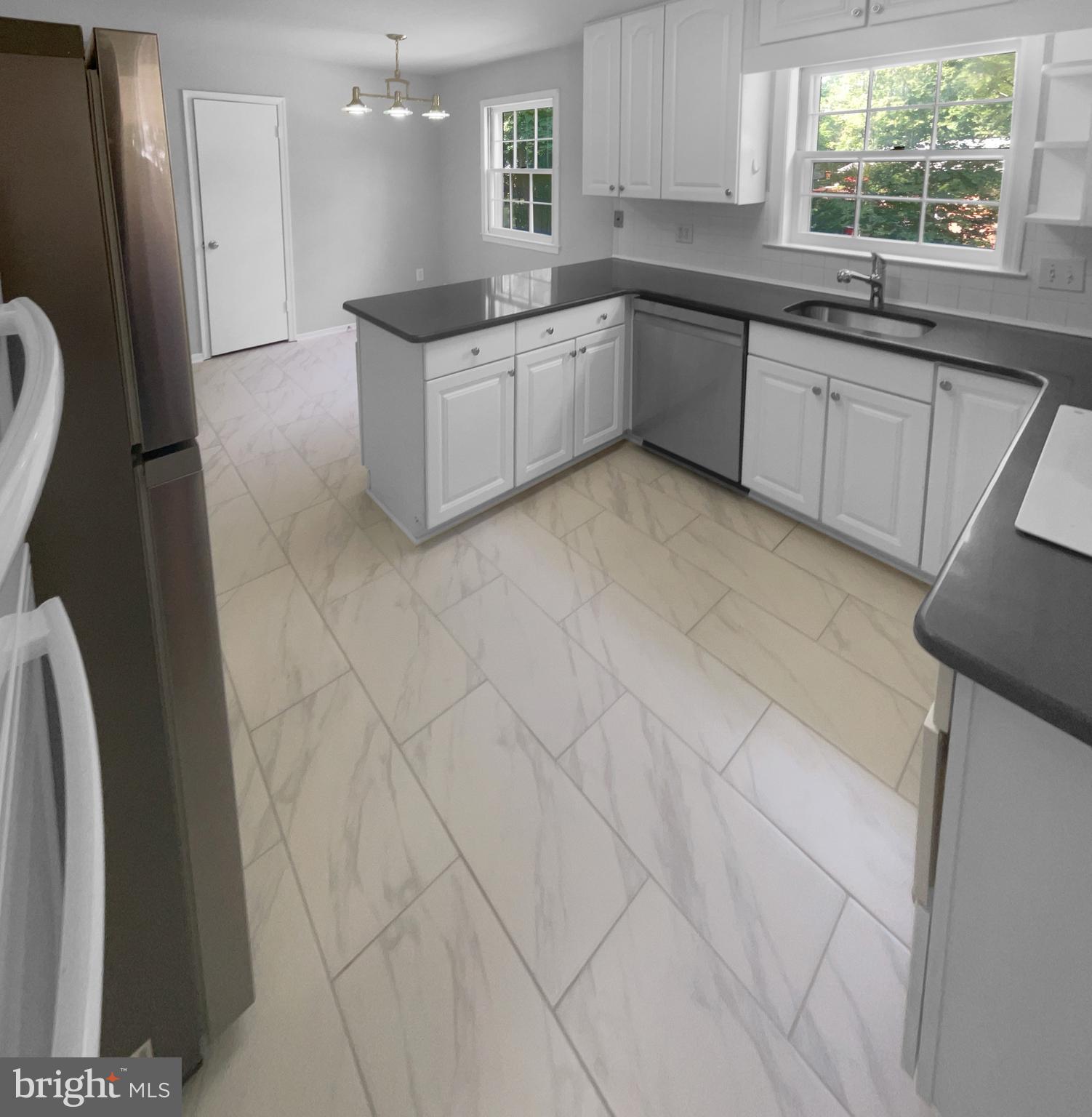 COUNTRY CLUB VIEW - Residential