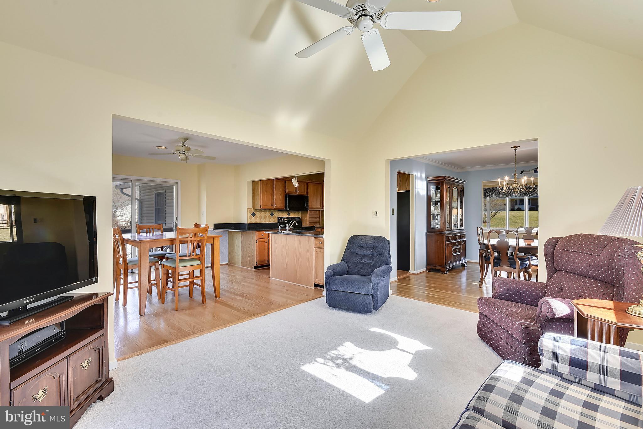 TOWN AND COUNTRY GARDENS - Residential