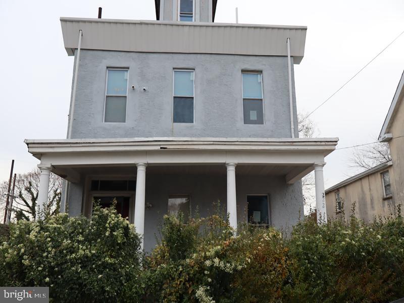 Great opportunity for this De-attached home located in Germantown section of the city. Property features four apartments, constructed in 1950. Presently, units 1 and 2 are vacant, while units 3 and 4 are occupied. Units 1 features spacious living room, kitchen, 1 bedroom, 1 bath. Unit 2 features spacious living room, kitchen, 3 bedrooms, 2 baths. Full common basement, plenty of on street parking. Conveniently close to local shopping and public transit.
