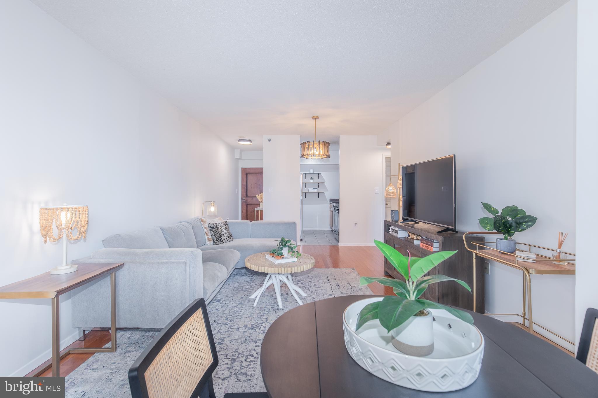 FAIRMONT PLAZA - Residential
