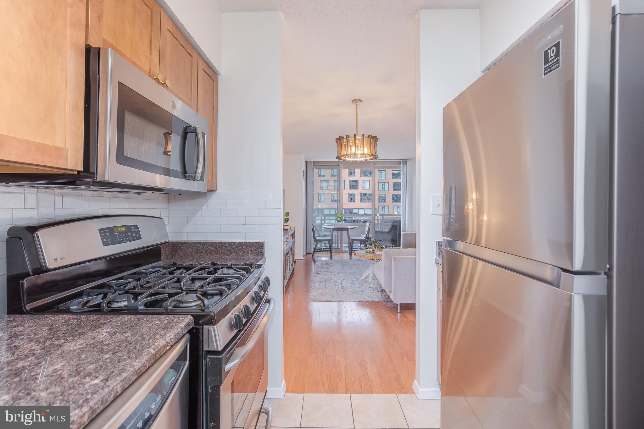 FAIRMONT PLAZA - Residential