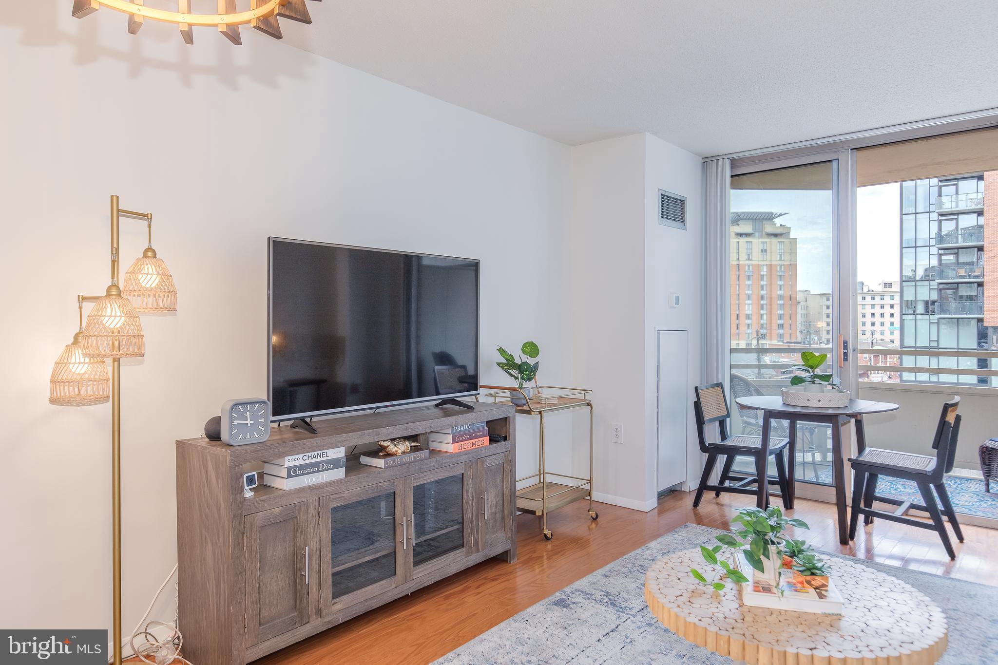 FAIRMONT PLAZA - Residential