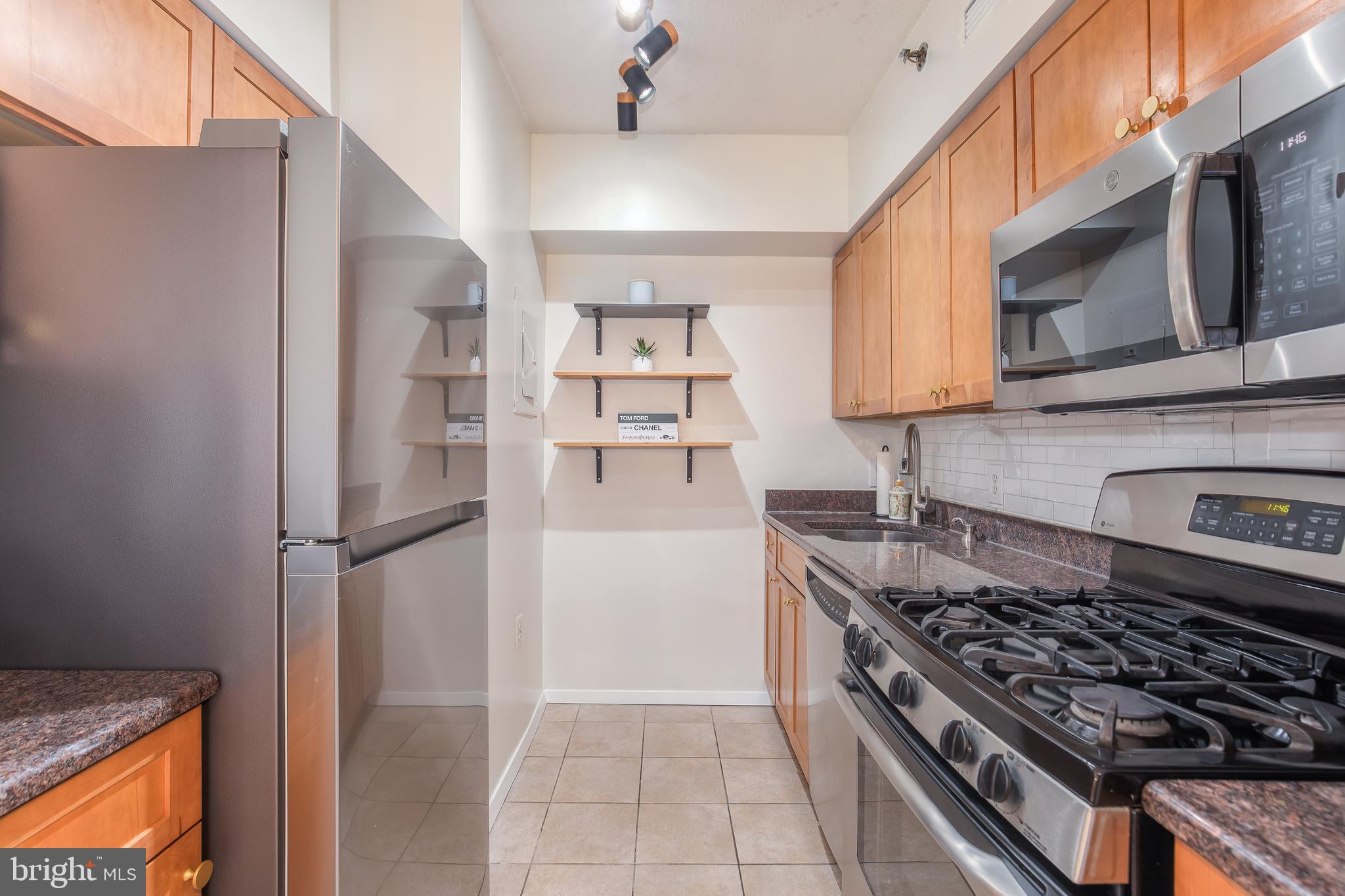 FAIRMONT PLAZA - Residential