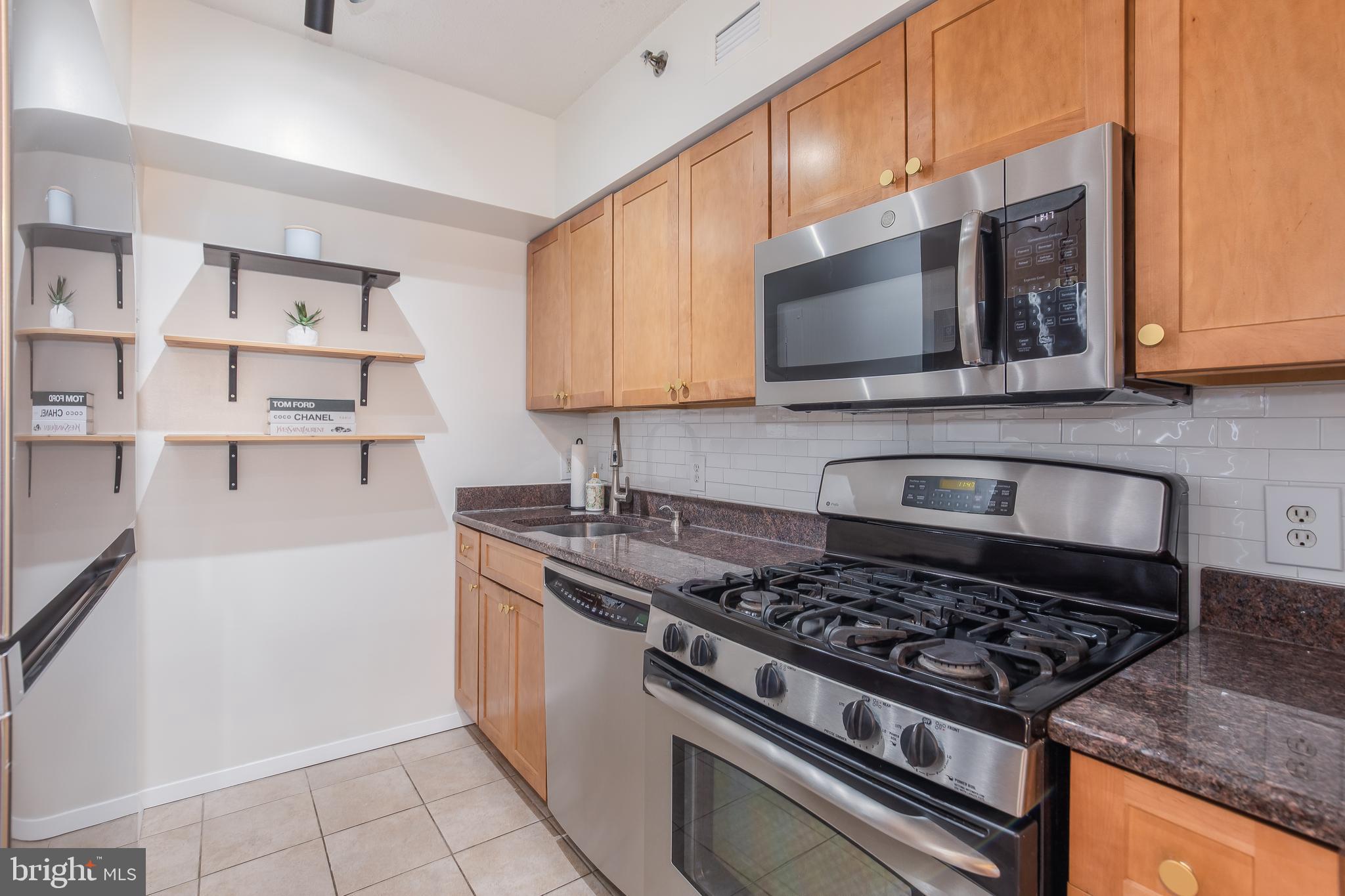 FAIRMONT PLAZA - Residential