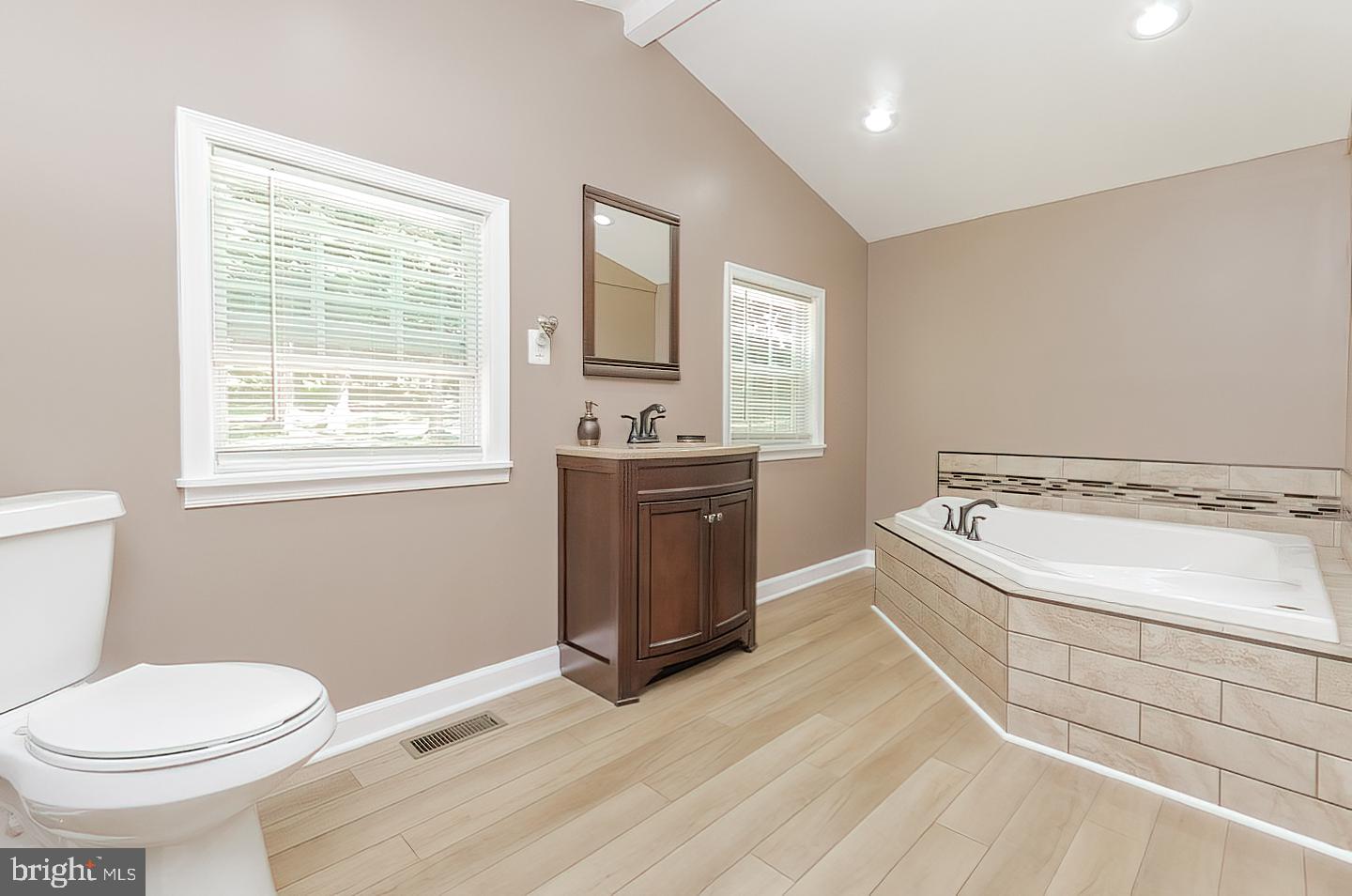 RIVER VIEW PARK - Residential