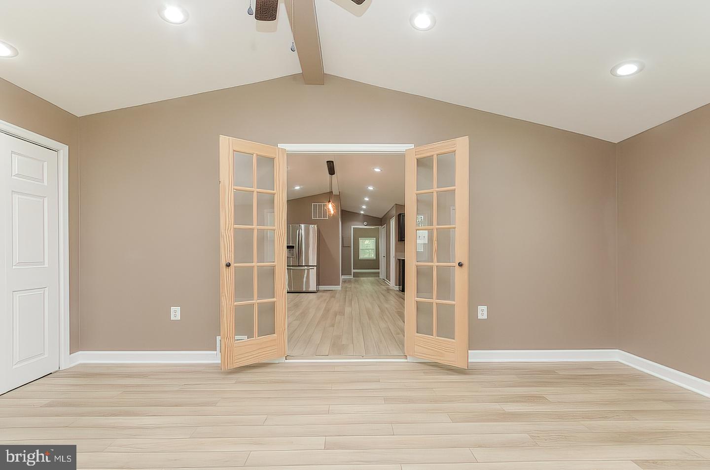 RIVER VIEW PARK - Residential