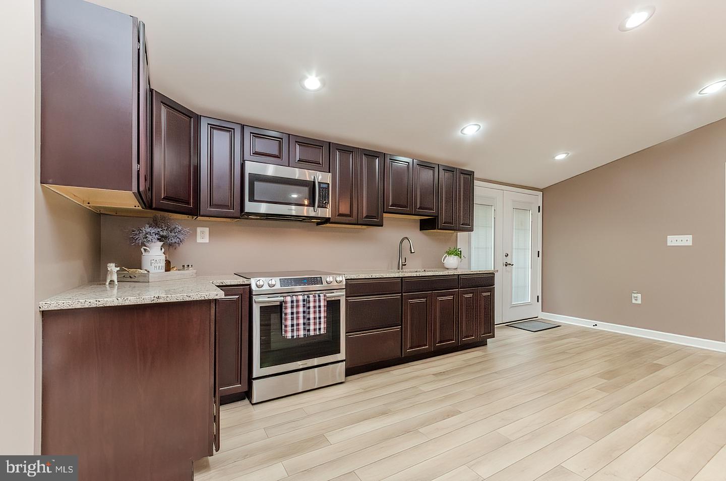 RIVER VIEW PARK - Residential