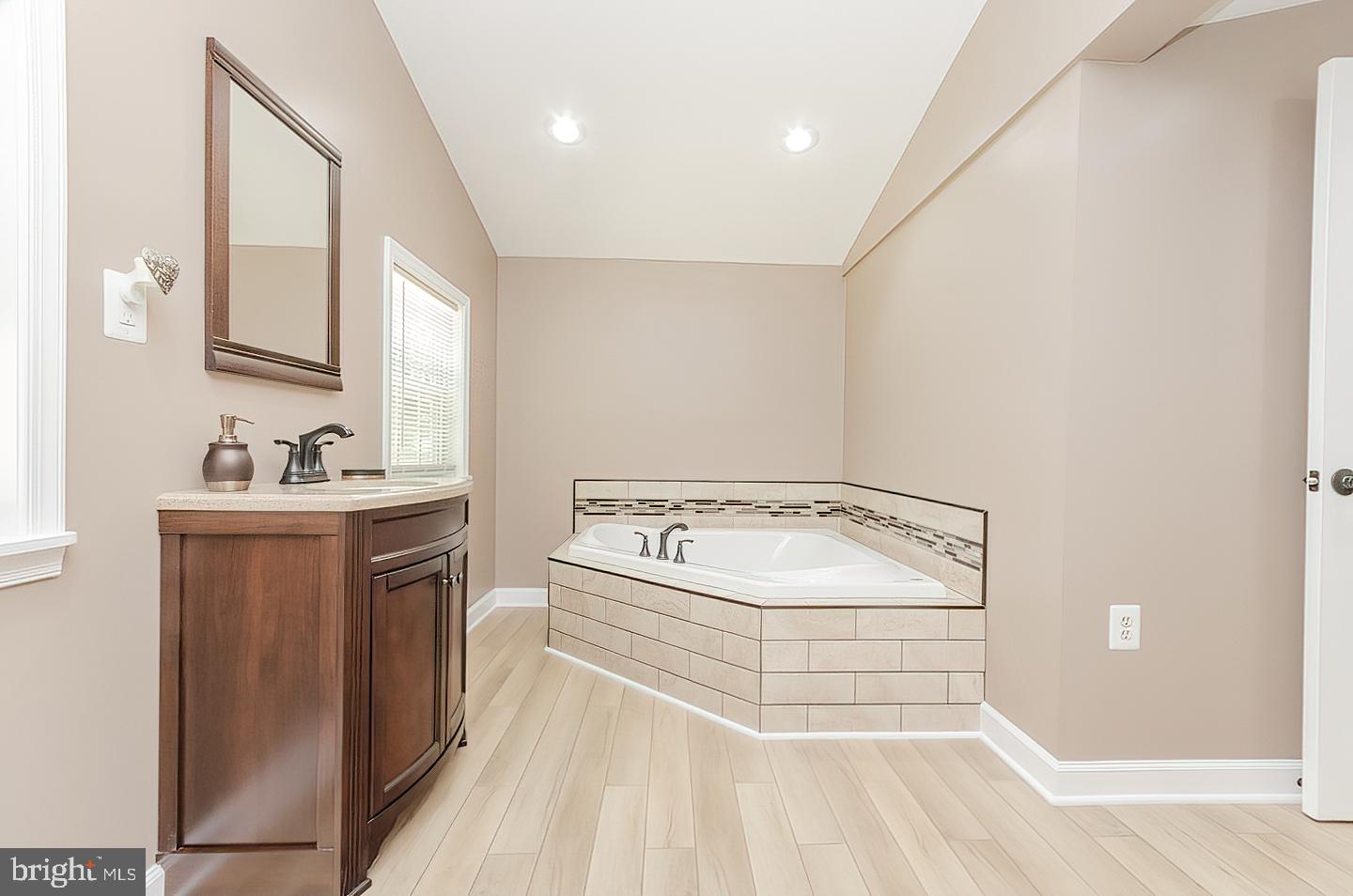 RIVER VIEW PARK - Residential