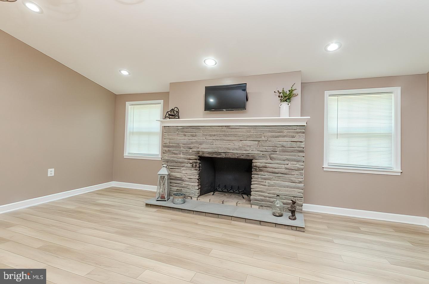 RIVER VIEW PARK - Residential