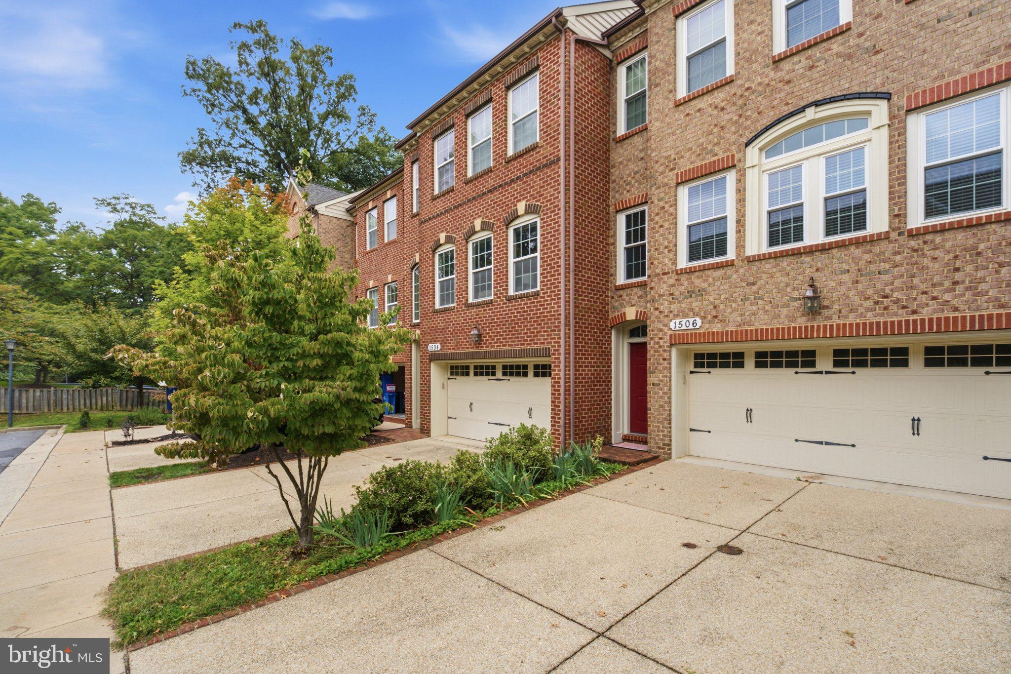 1504 REGENT MANOR COURT