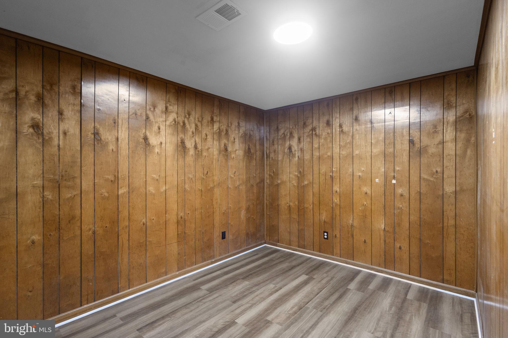 ADAMS WALK - Residential