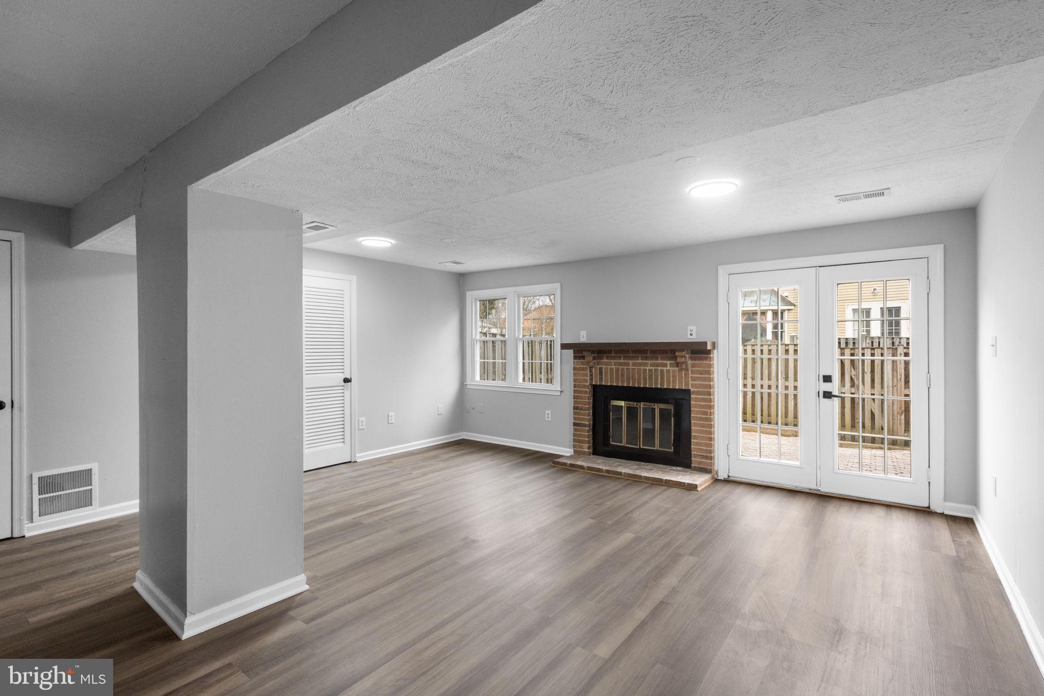 ADAMS WALK - Residential