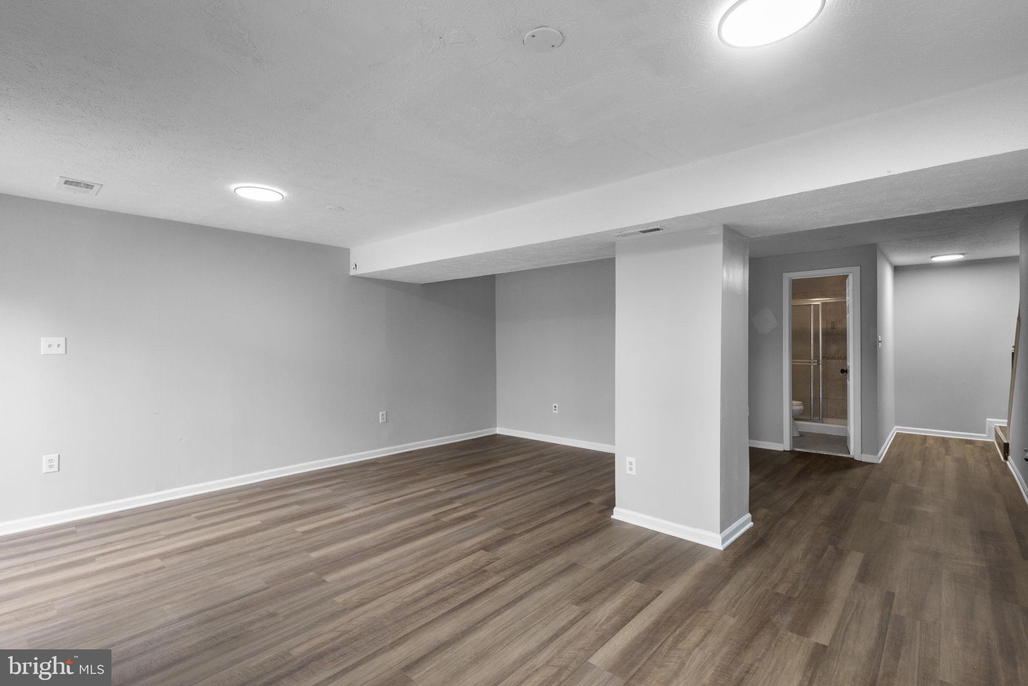 ADAMS WALK - Residential