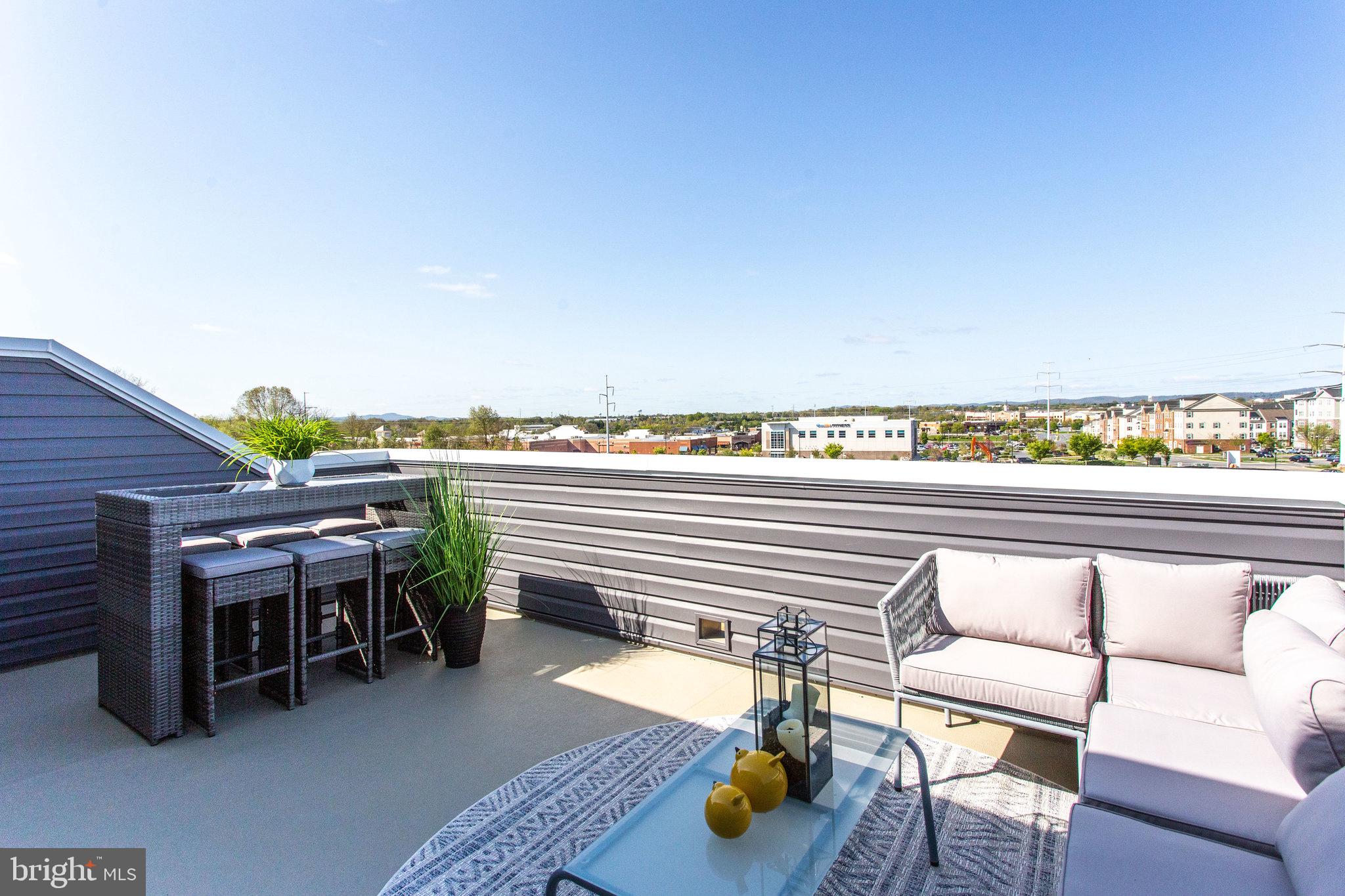 TOWNS AT MARKET COMMONS - Residential