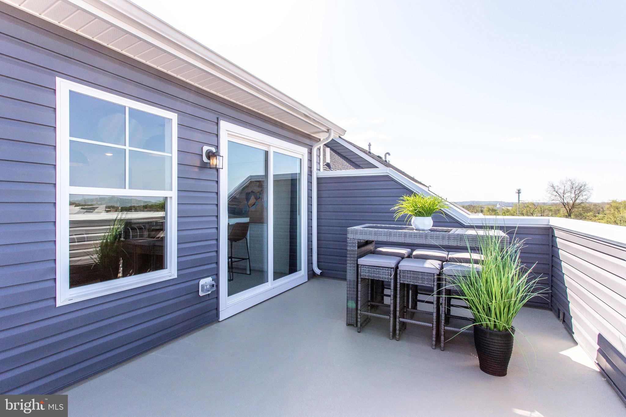 TOWNS AT MARKET COMMONS - Residential