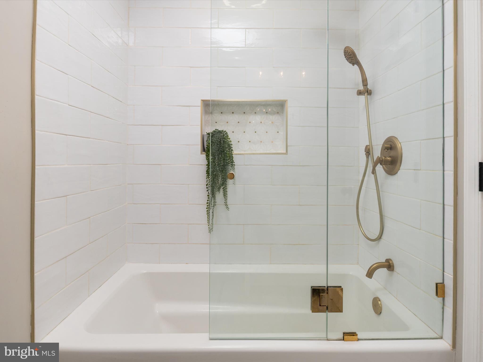 SOUTH CREEK VIEW - Residential