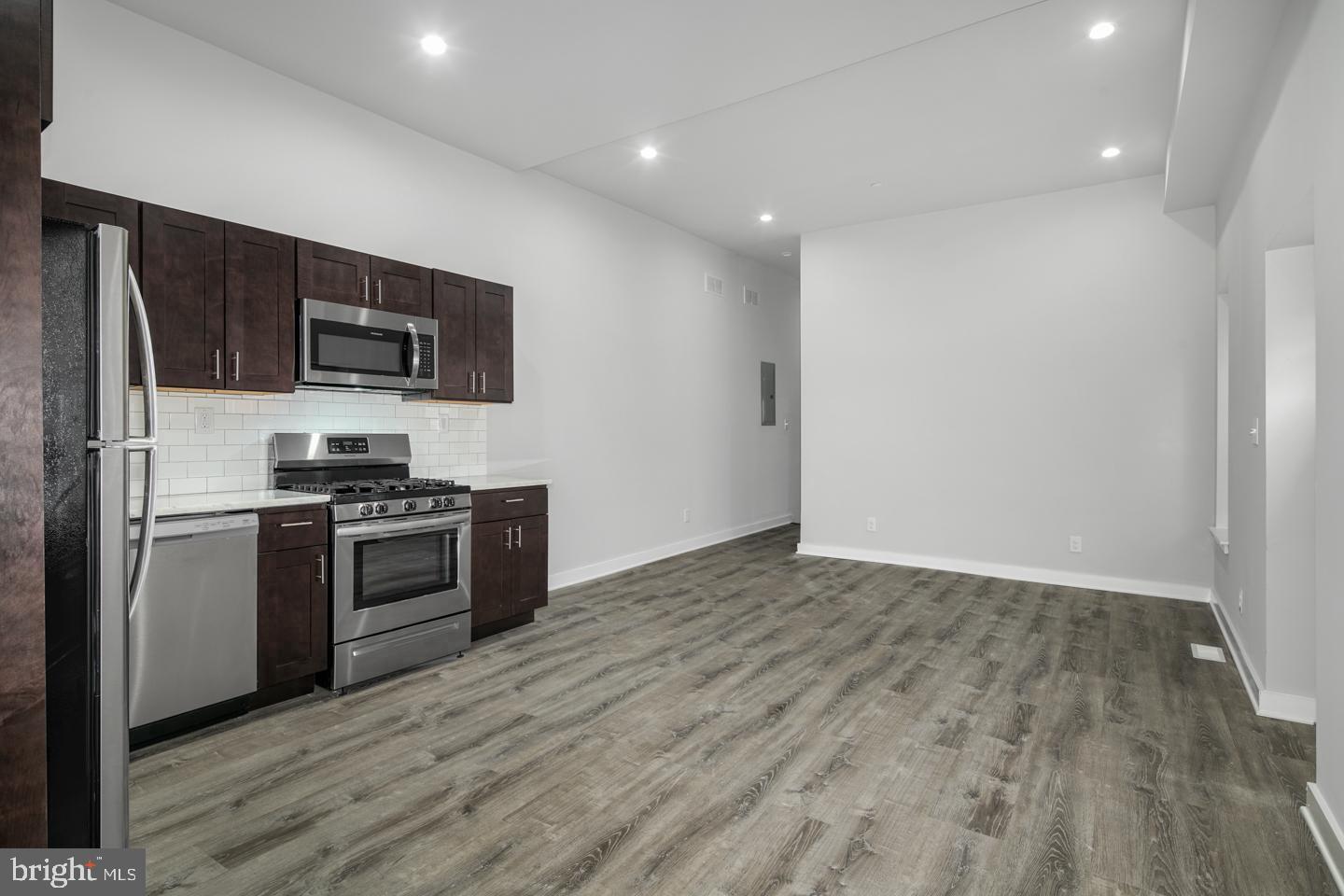 POINT BREEZE - Residential Lease