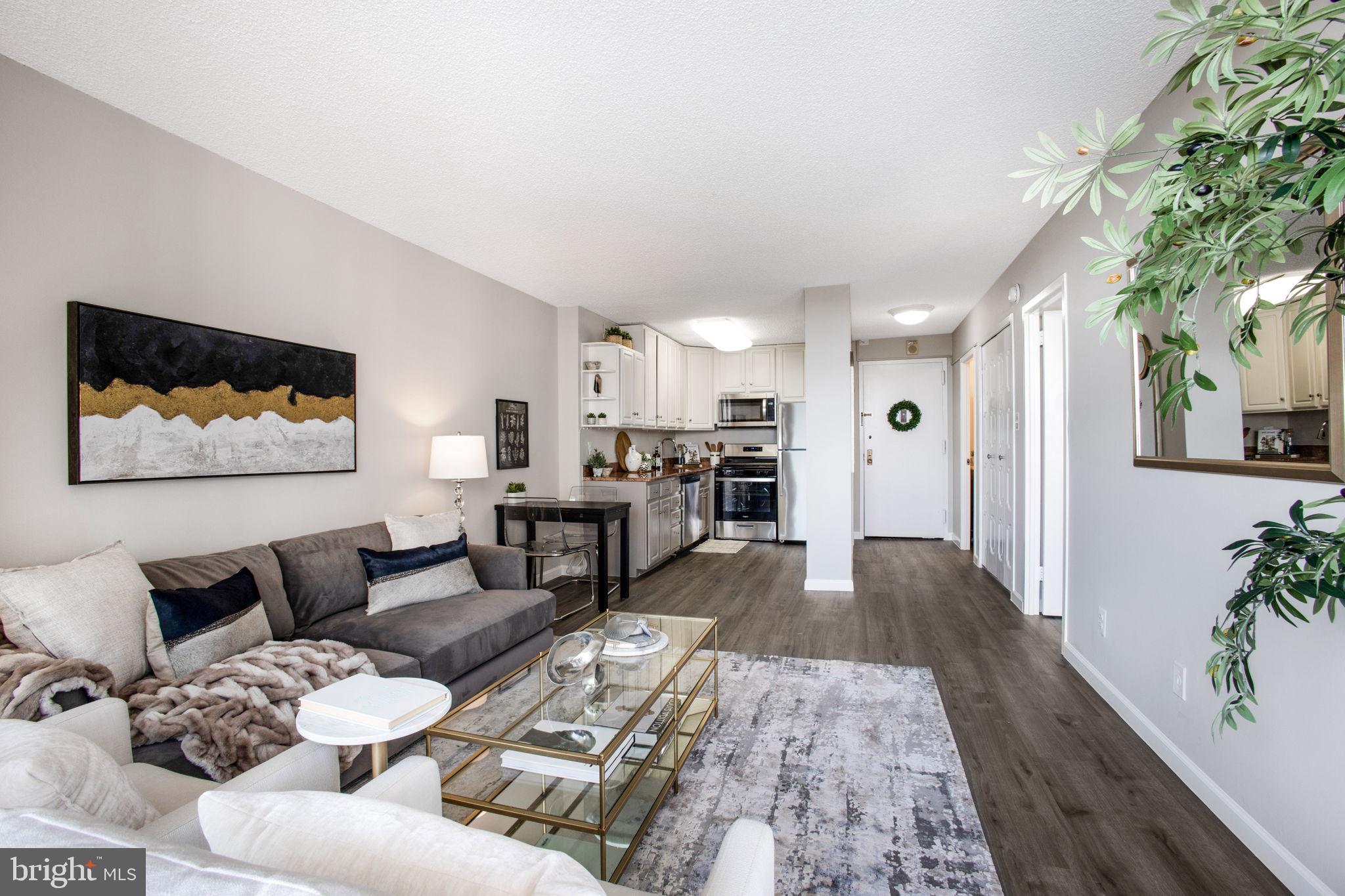 PROMENADE TOWERS - Residential Lease