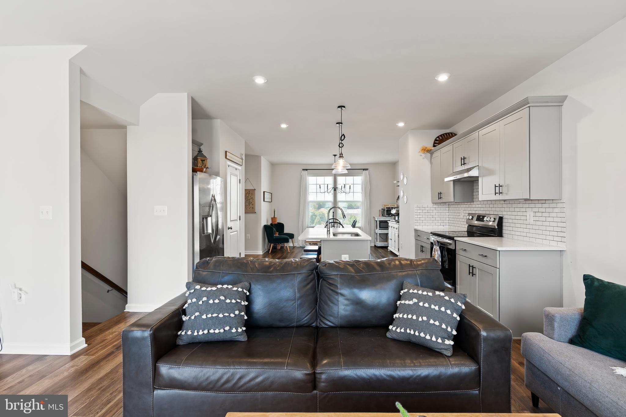 PRESIDENTS POINTE - Residential