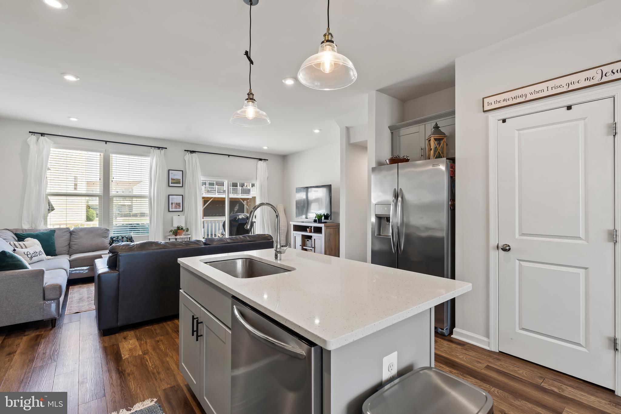 PRESIDENTS POINTE - Residential