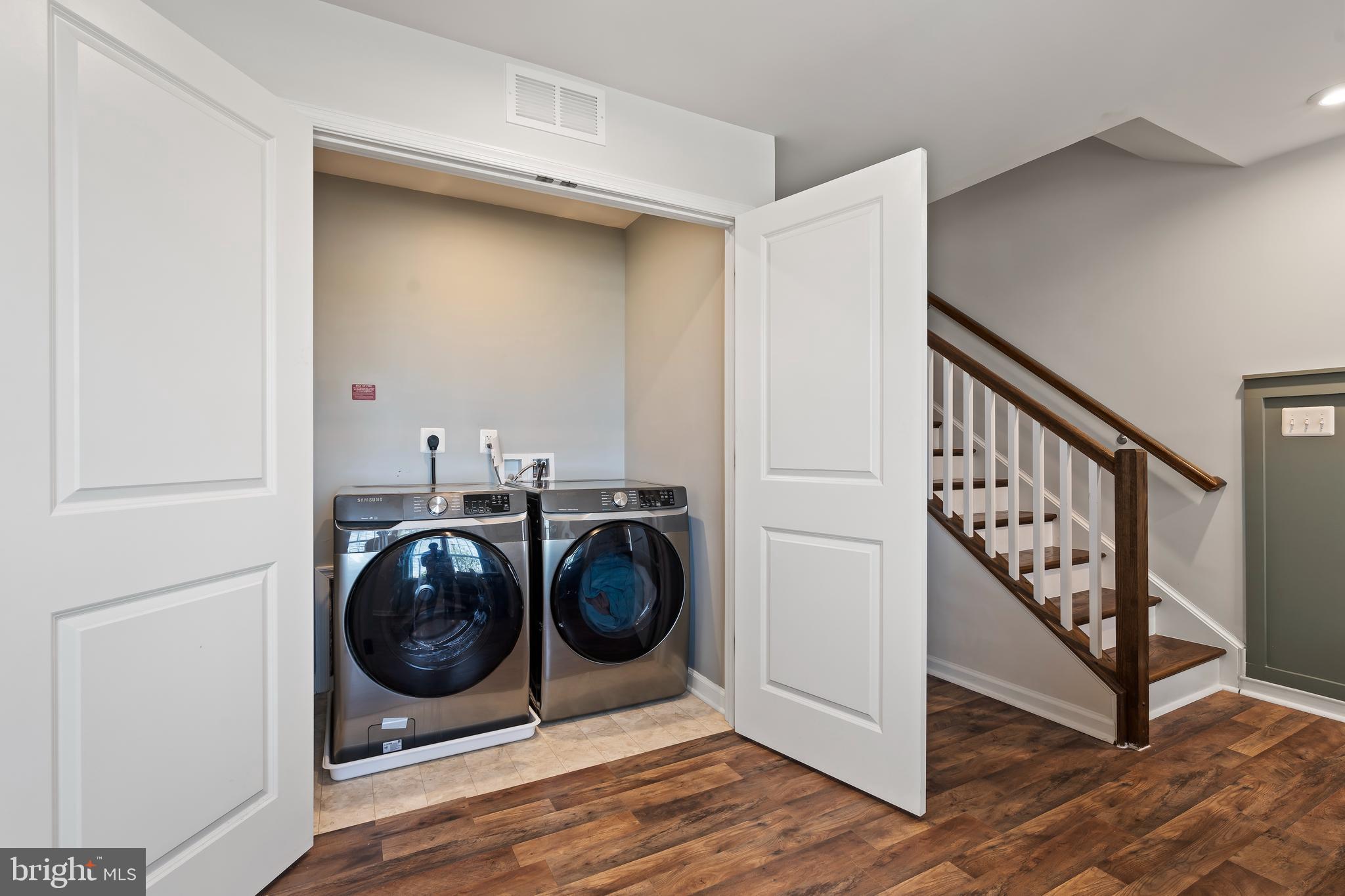 PRESIDENTS POINTE - Residential