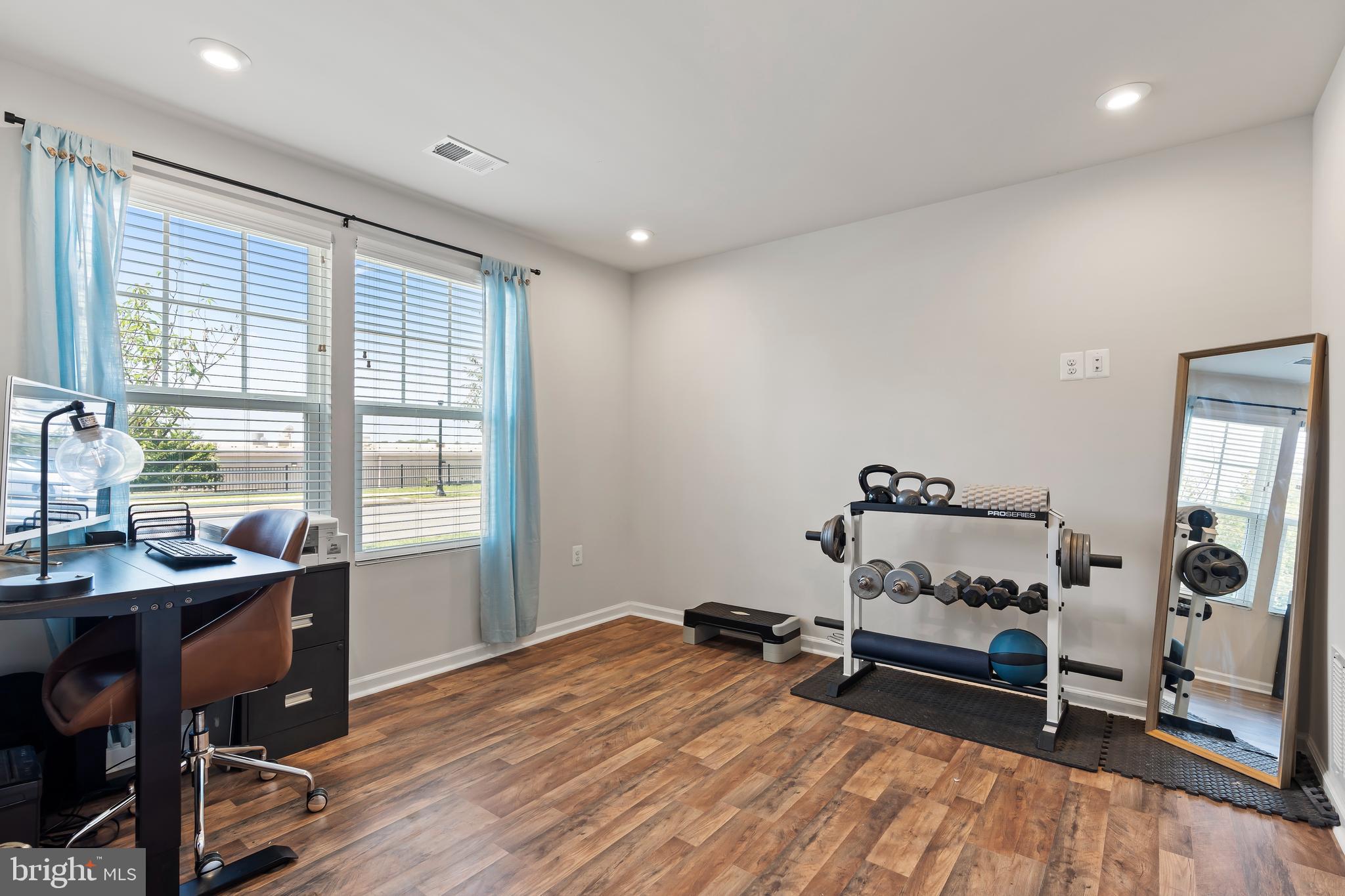 PRESIDENTS POINTE - Residential