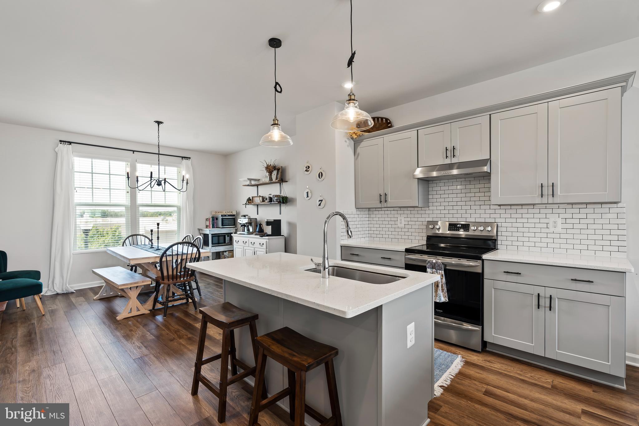 PRESIDENTS POINTE - Residential