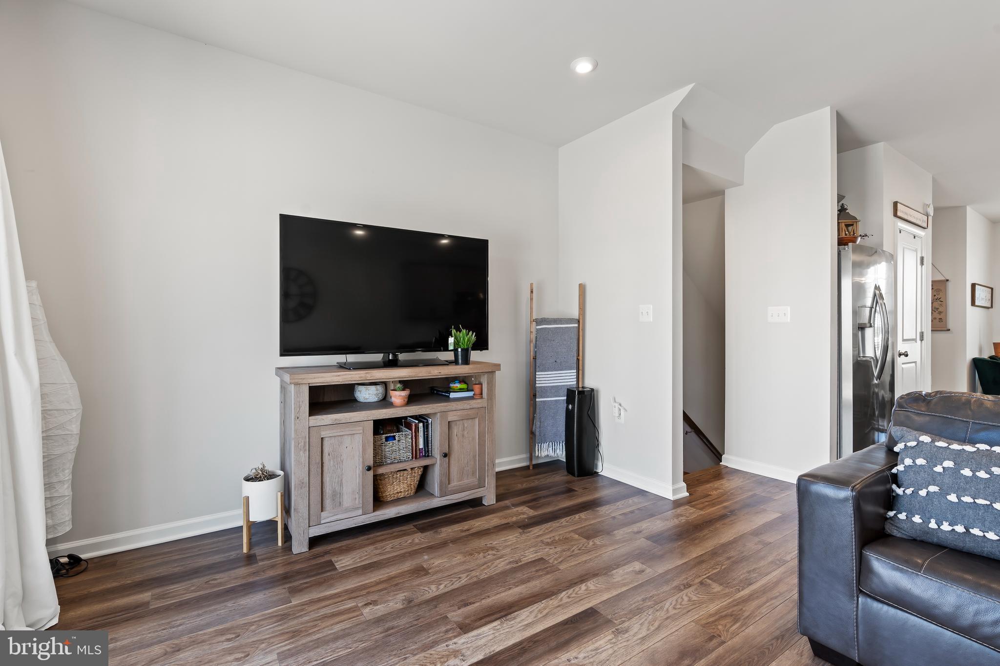 PRESIDENTS POINTE - Residential