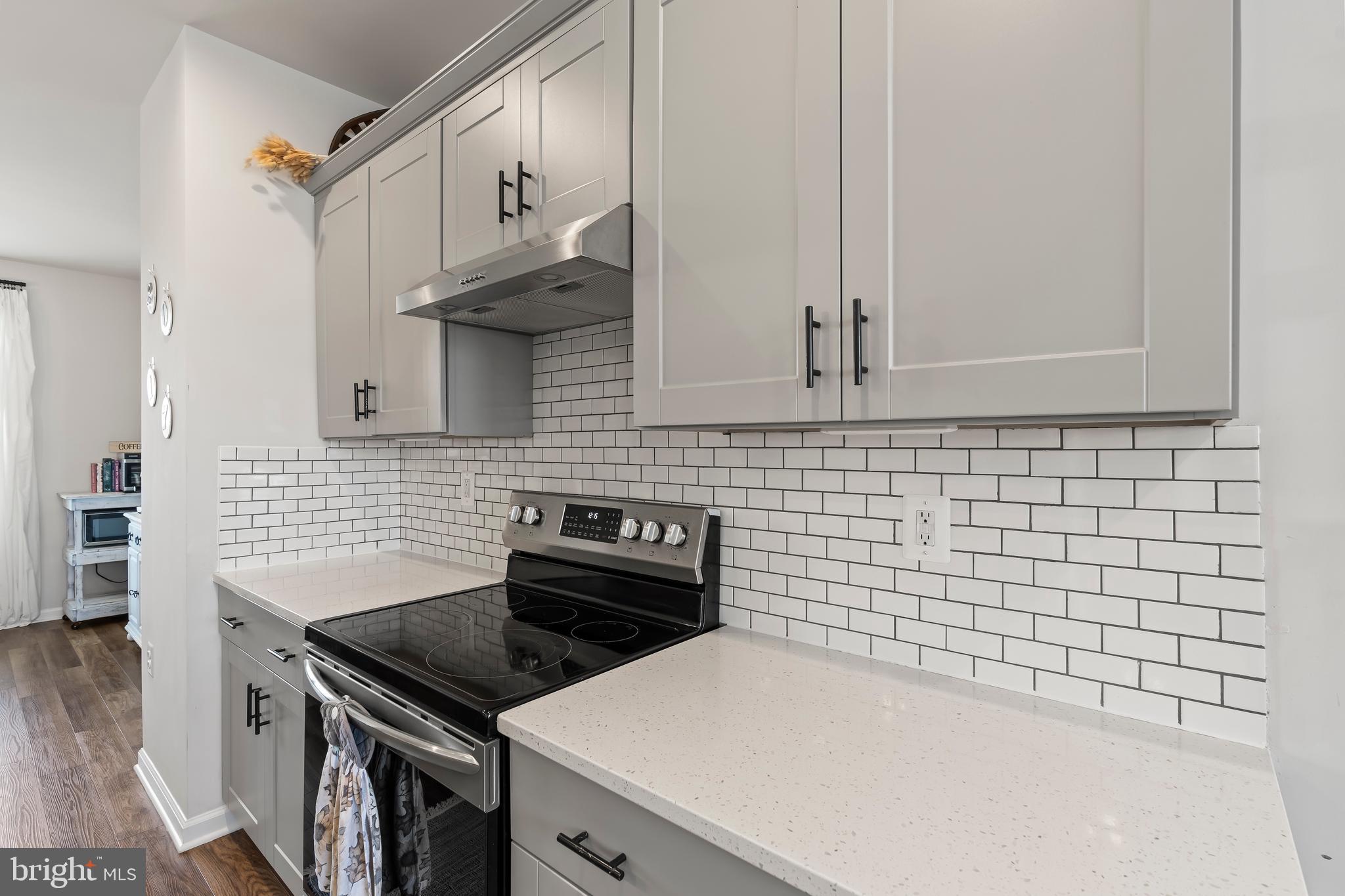 PRESIDENTS POINTE - Residential