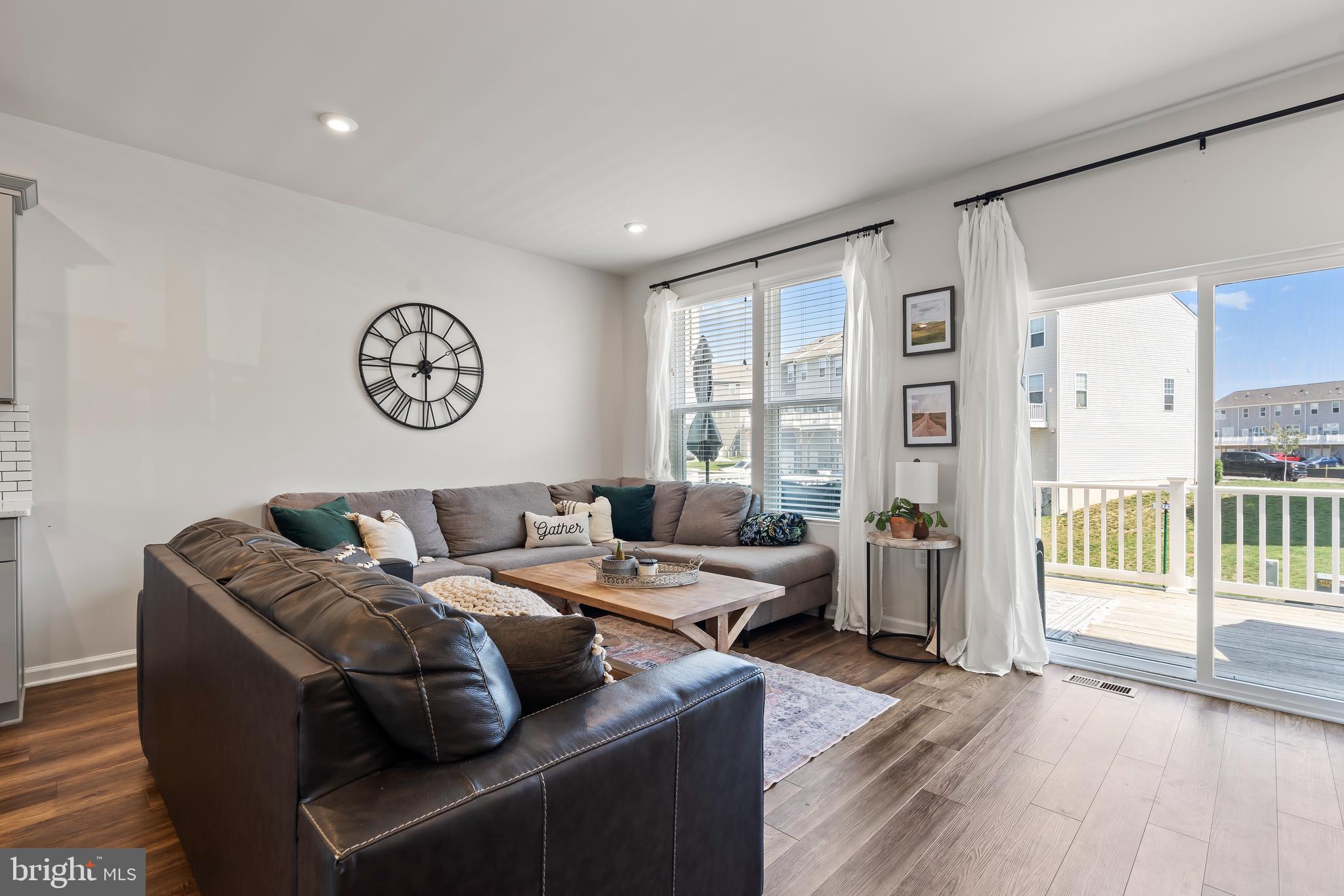 PRESIDENTS POINTE - Residential