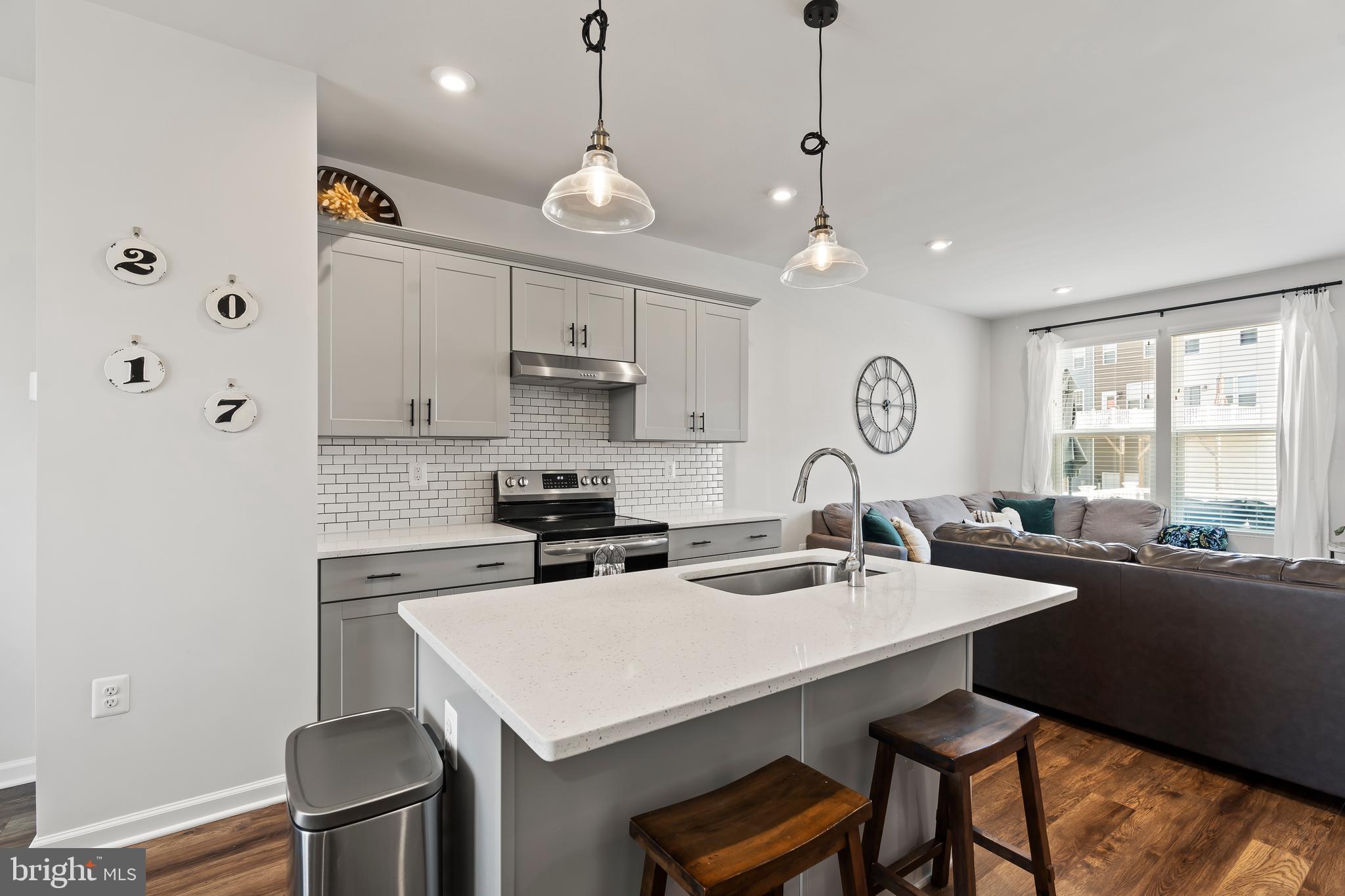 PRESIDENTS POINTE - Residential