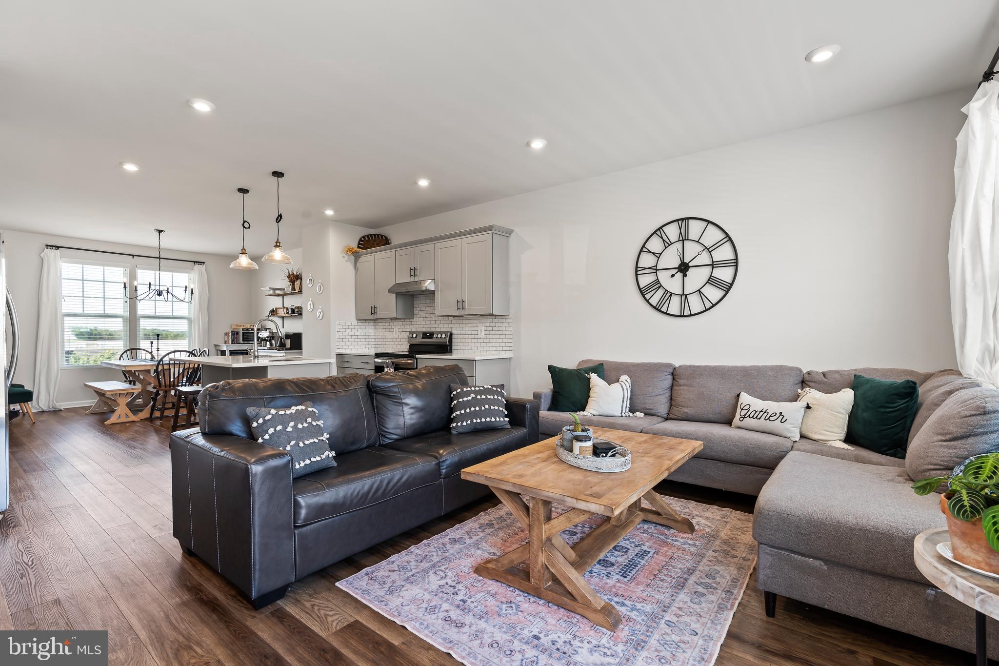 PRESIDENTS POINTE - Residential