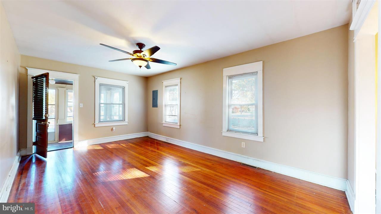 128 W PIERSON AVENUE W