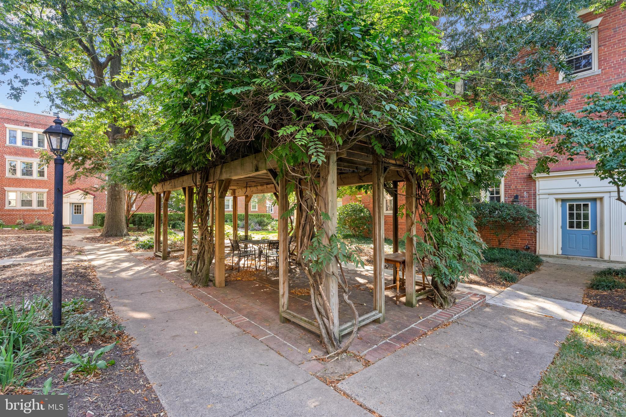 OLD TOWN - Residential Lease