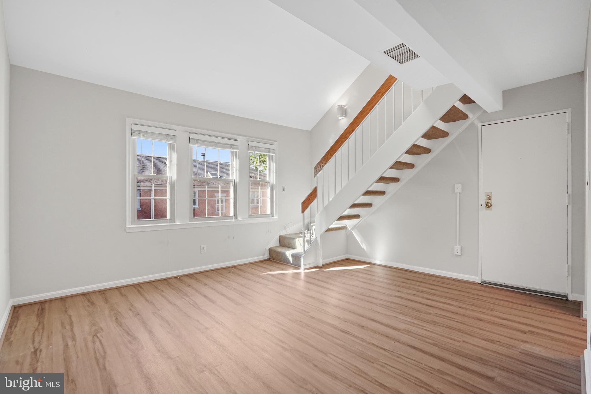 OLD TOWN - Residential Lease